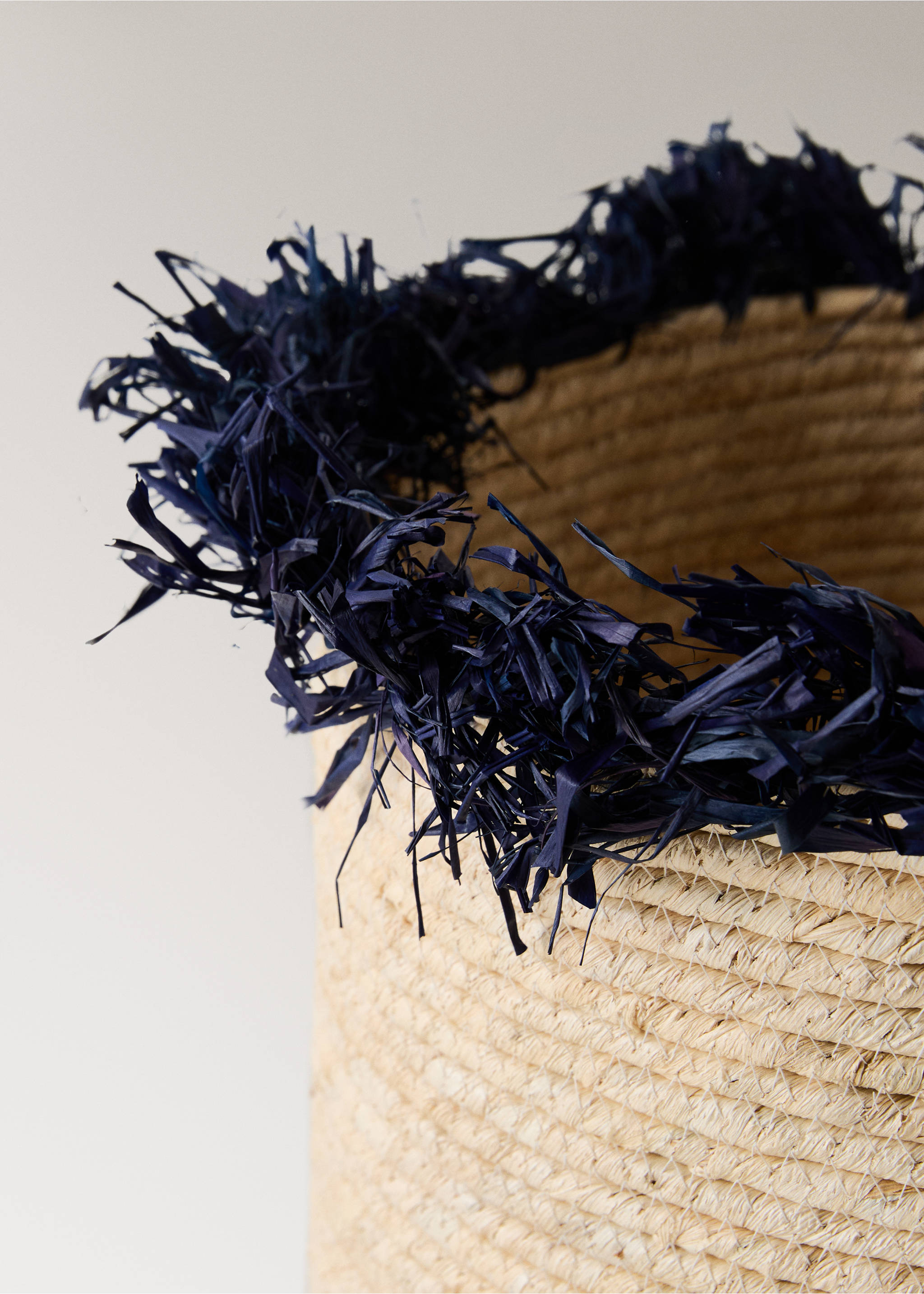 Large basket with fringe detail - Details of the article 1, Indigo Blue. Ref: 27023277-00.