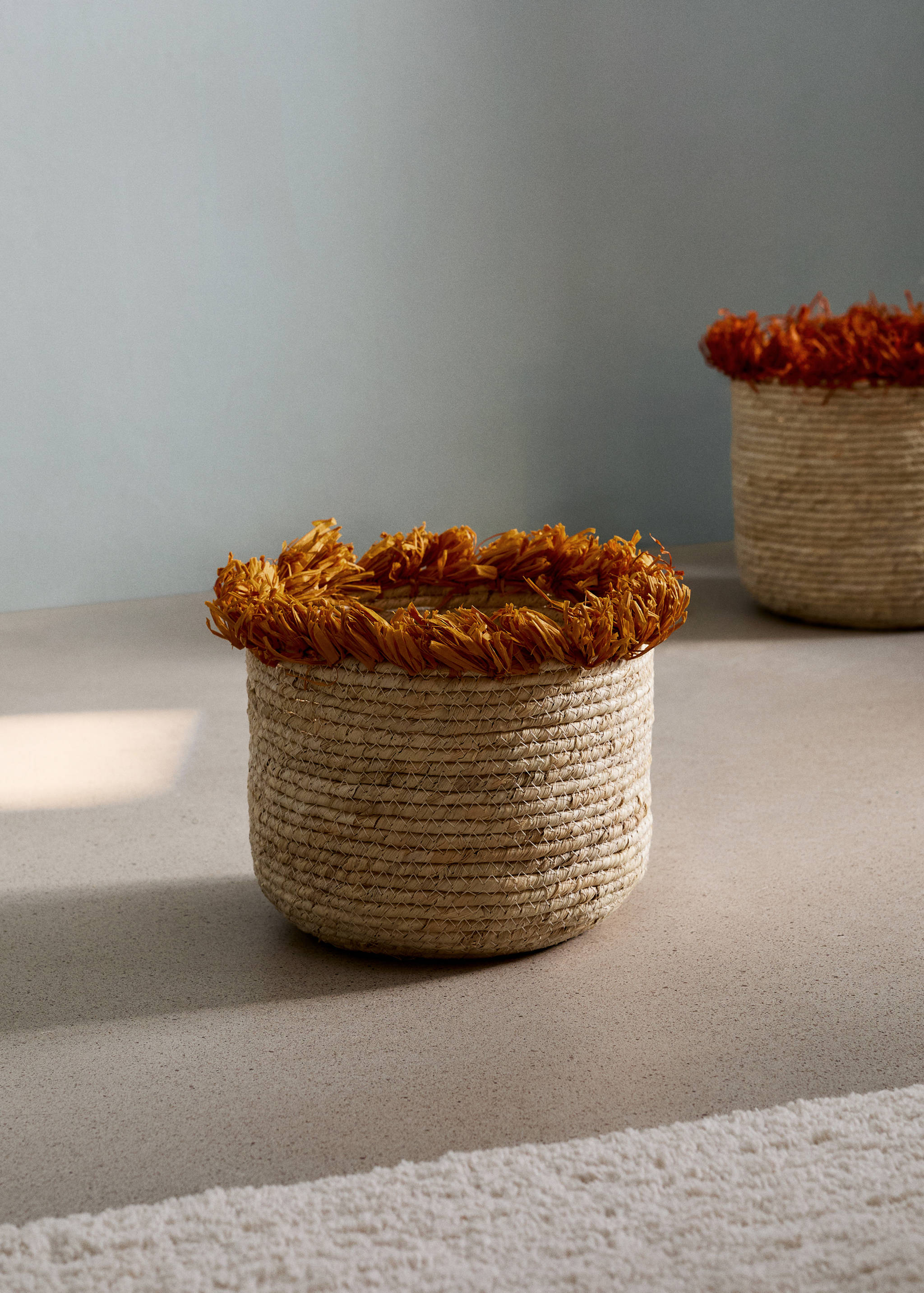 Medium basket with fringe detail - General plane