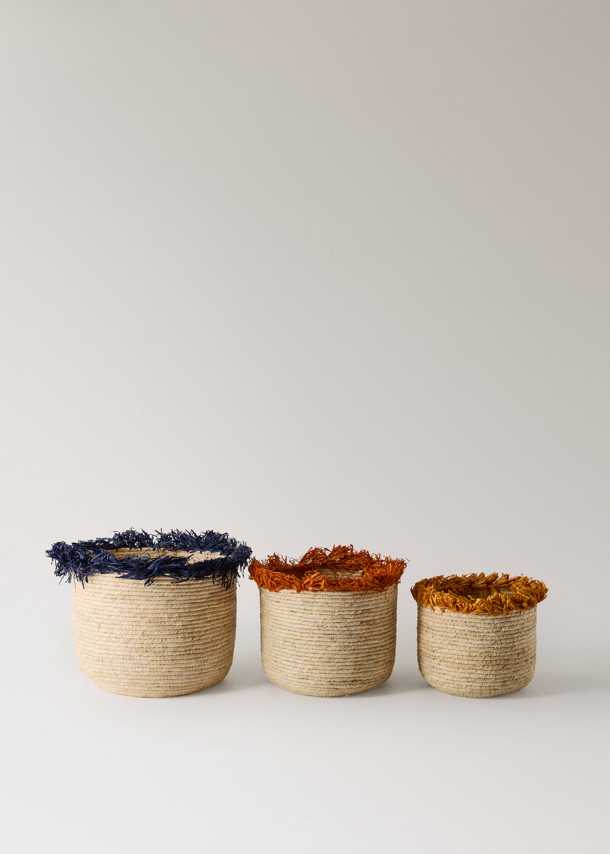 Medium basket with fringe detail - Details of the article 4