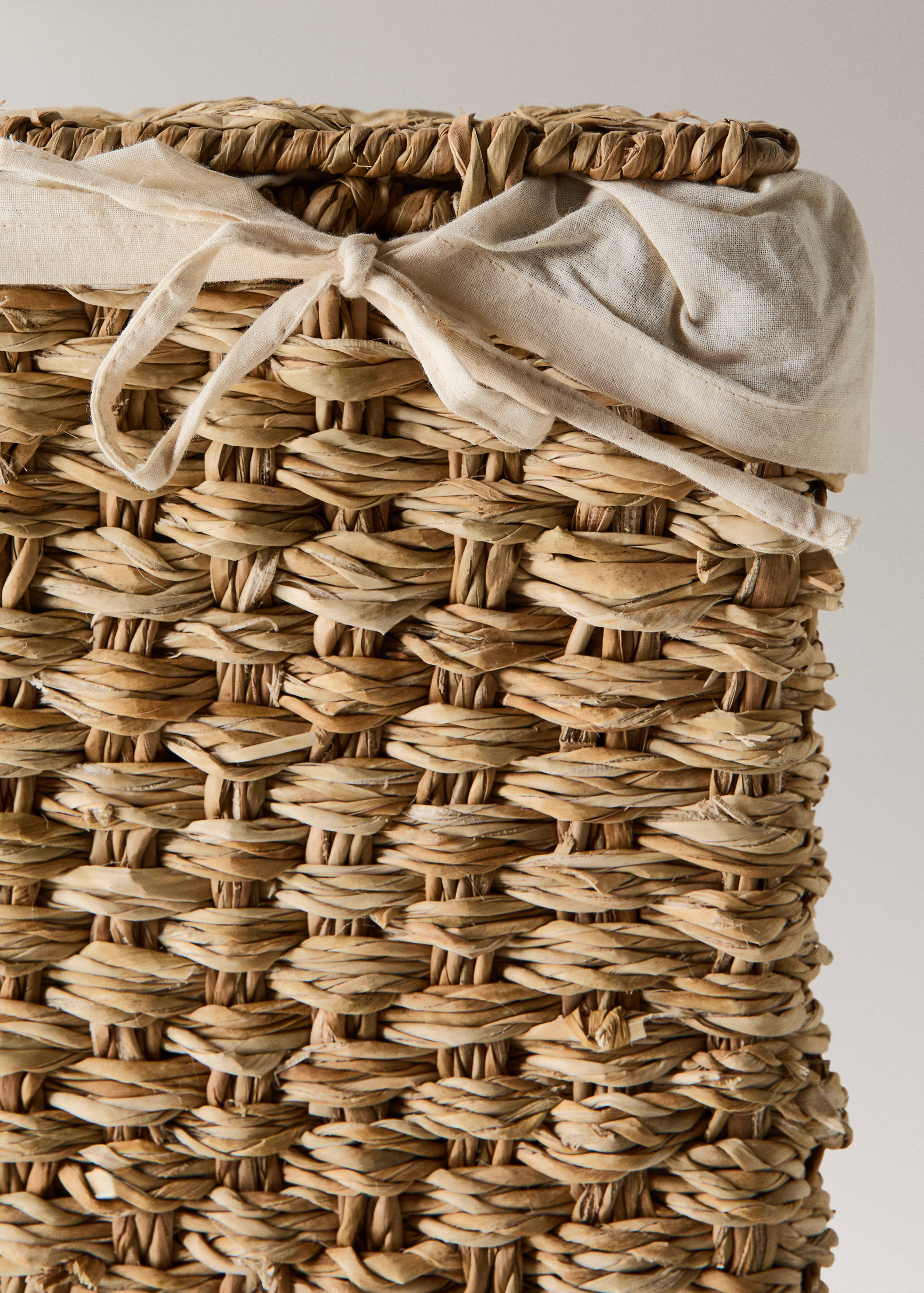 Half-moon woven interior basket - Details of the article 2