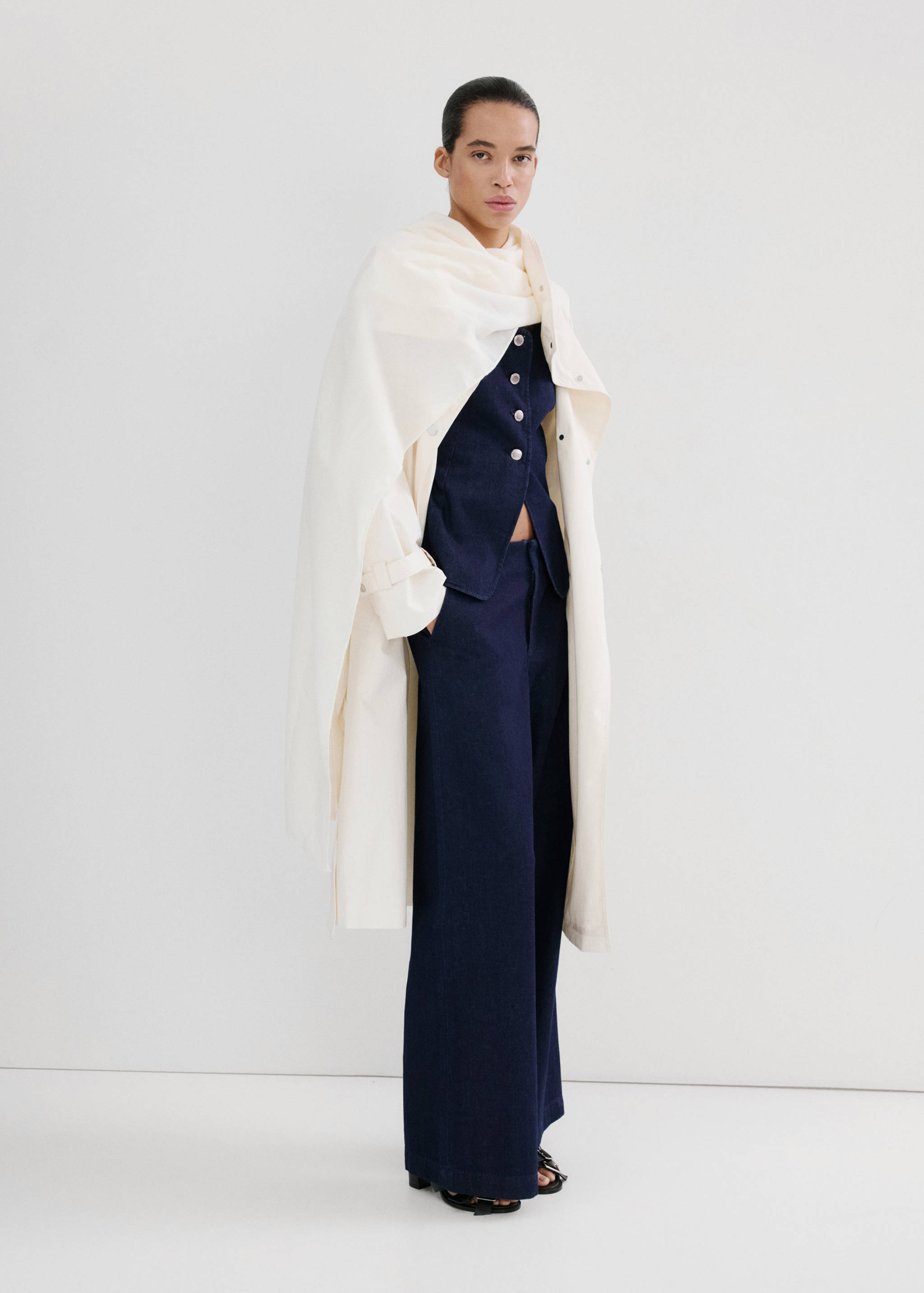 Wide leg mid-rise jeans - General plane