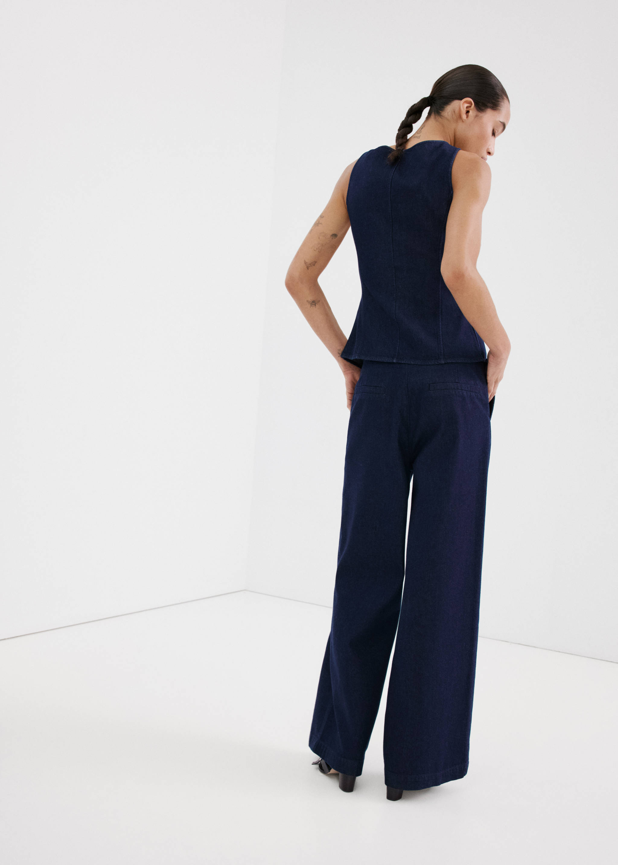 Wide leg mid-rise jeans - Reverse of the article