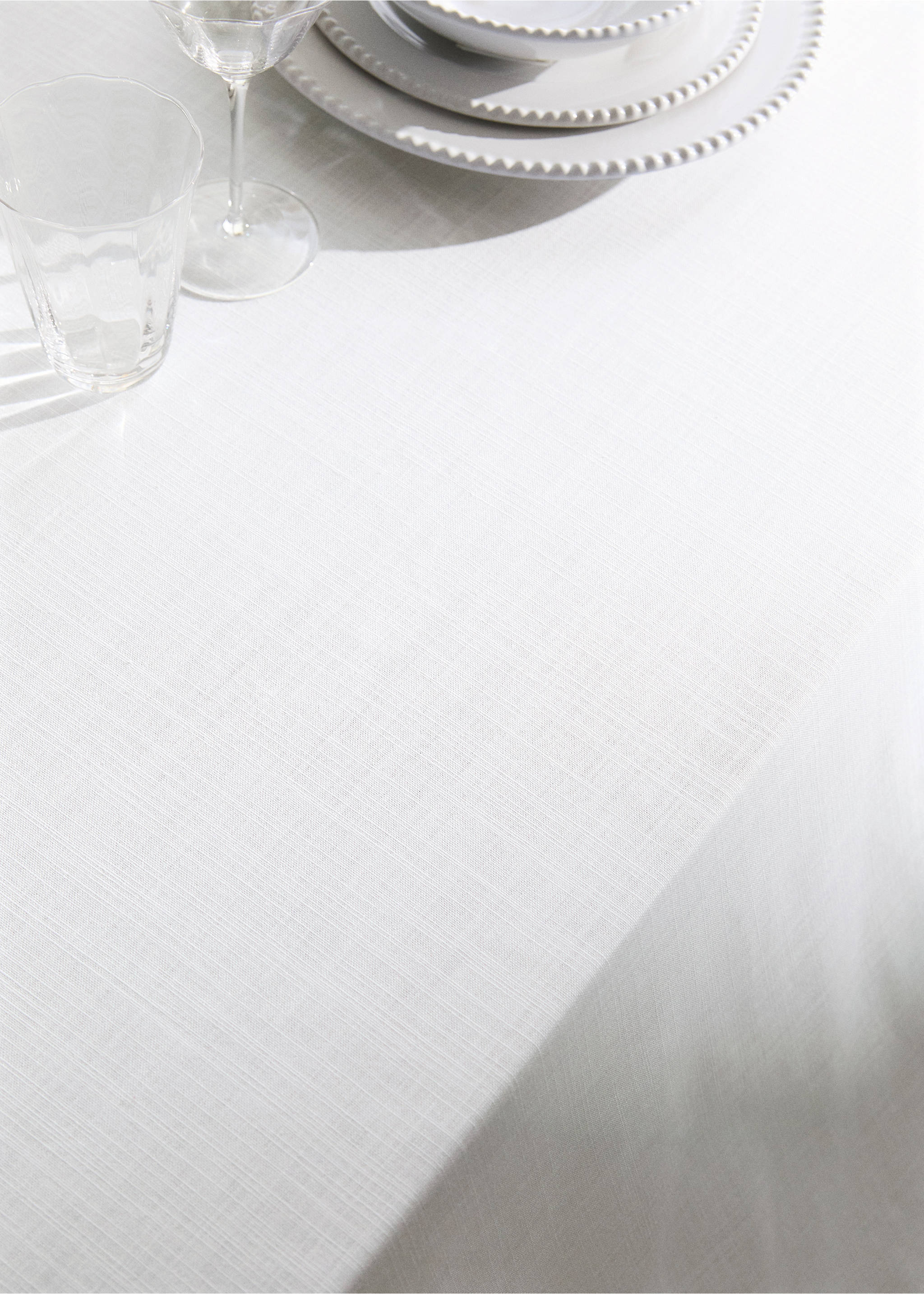 Round cotton tablecloth with hemstitch detail - Details of the article 7, White. Ref: 27023282-00.