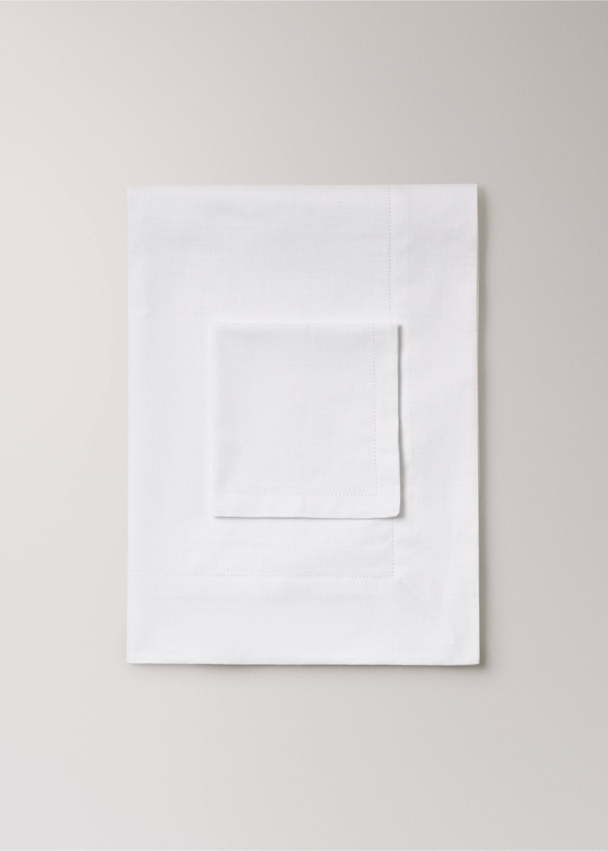 Round cotton tablecloth with hemstitch detail - Details of the article 4, White. Ref: 27023282-00.