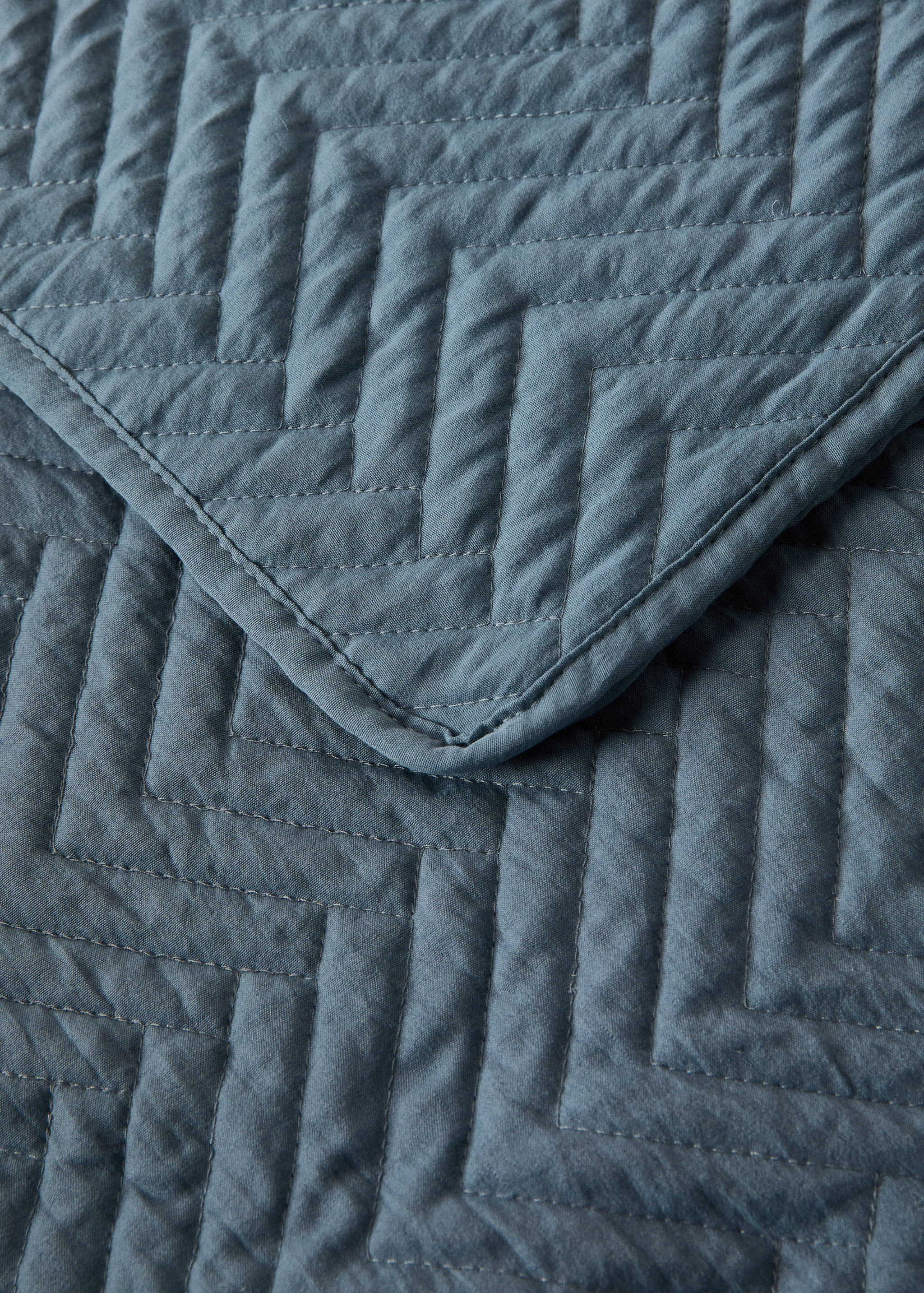 Soft-touch microfibre bedspread with herringbone print for 90 cm bed - Details of the article 1