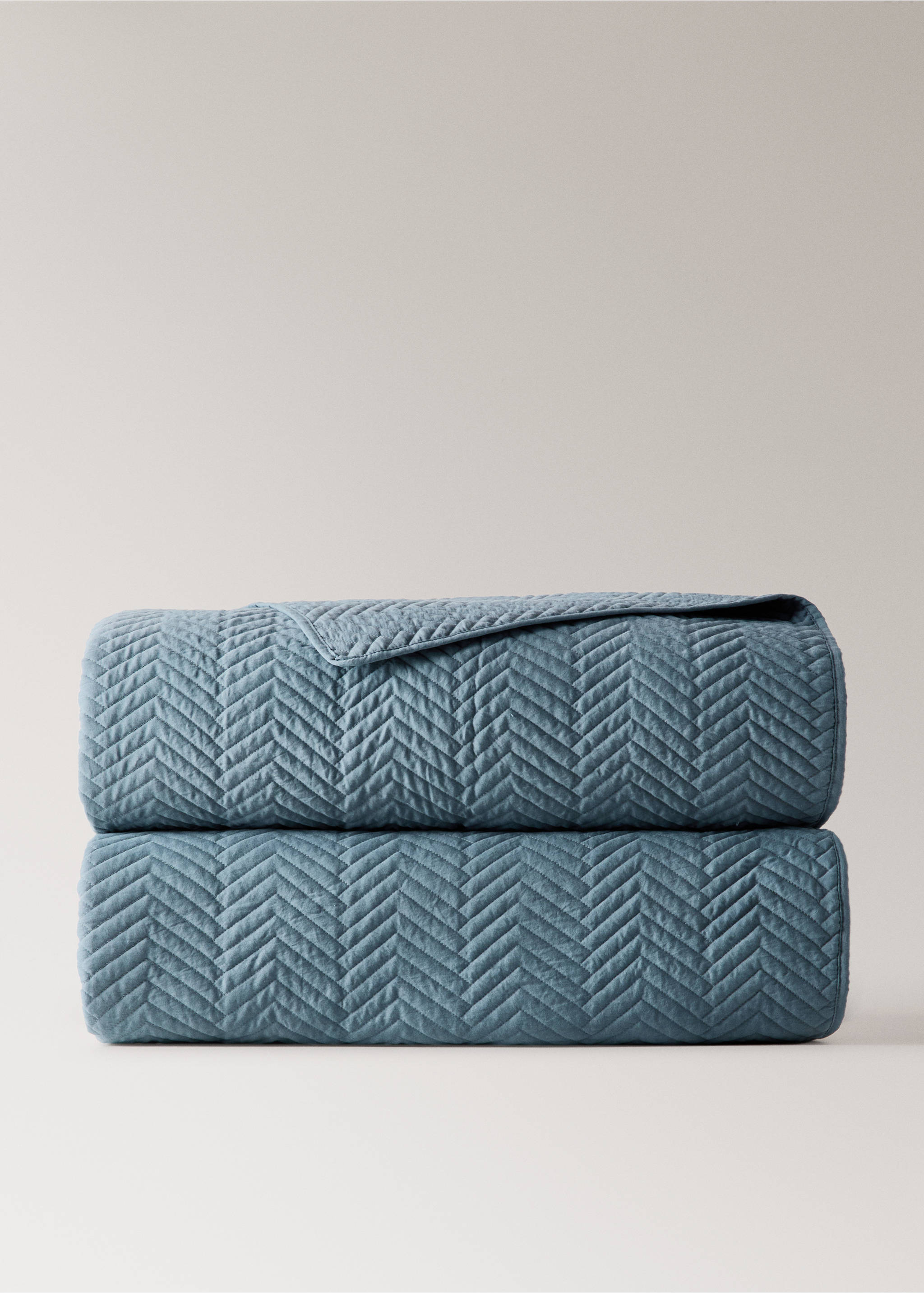 Soft-touch microfibre bedspread with herringbone print for 180/200 cm bed - Article without model, Blue. Ref: 27023288-00.
