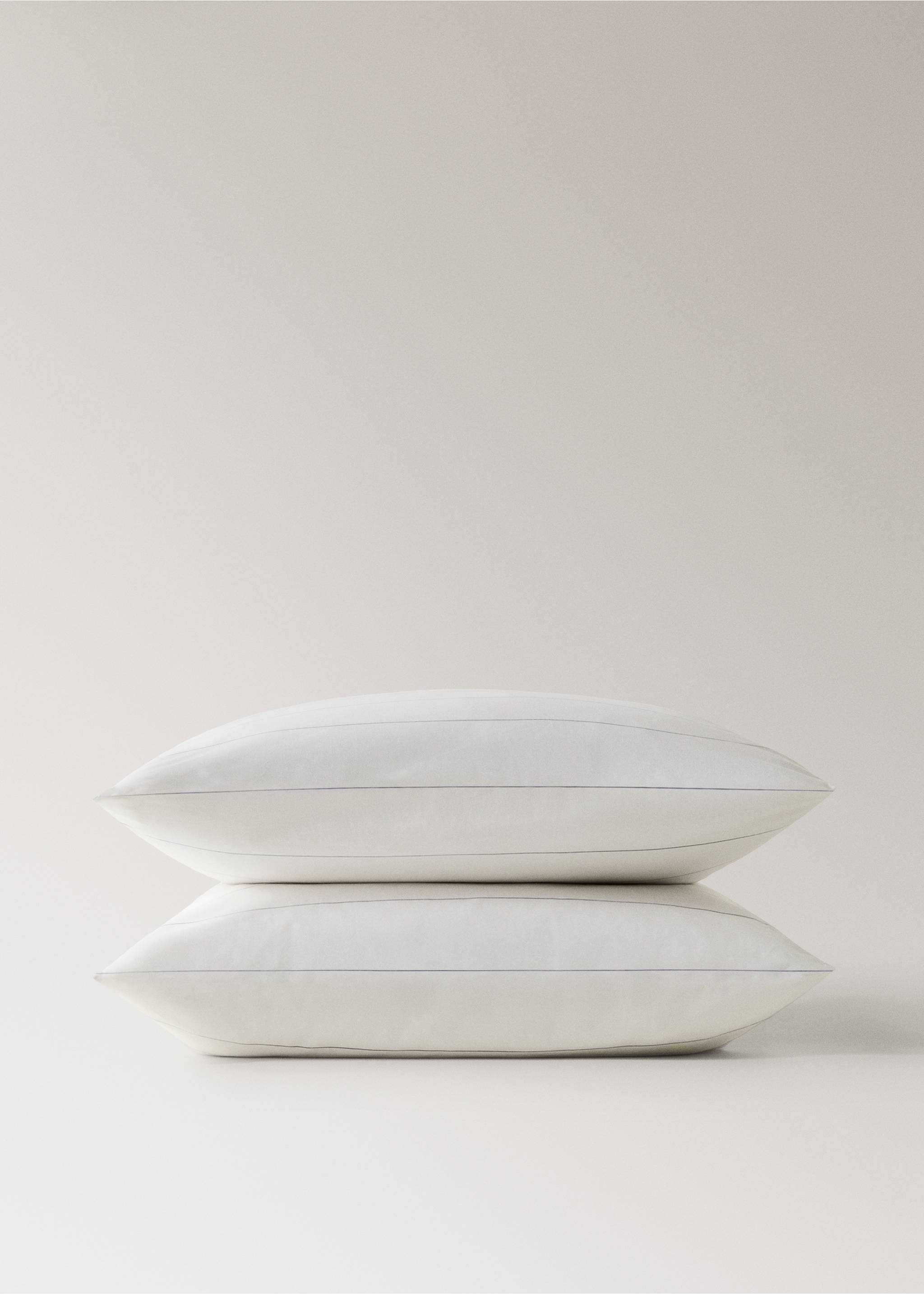 Two 100% cotton reversible striped pillowcases 60x60 cm - Details of the article 1, Blue. Ref: 27023289-00.