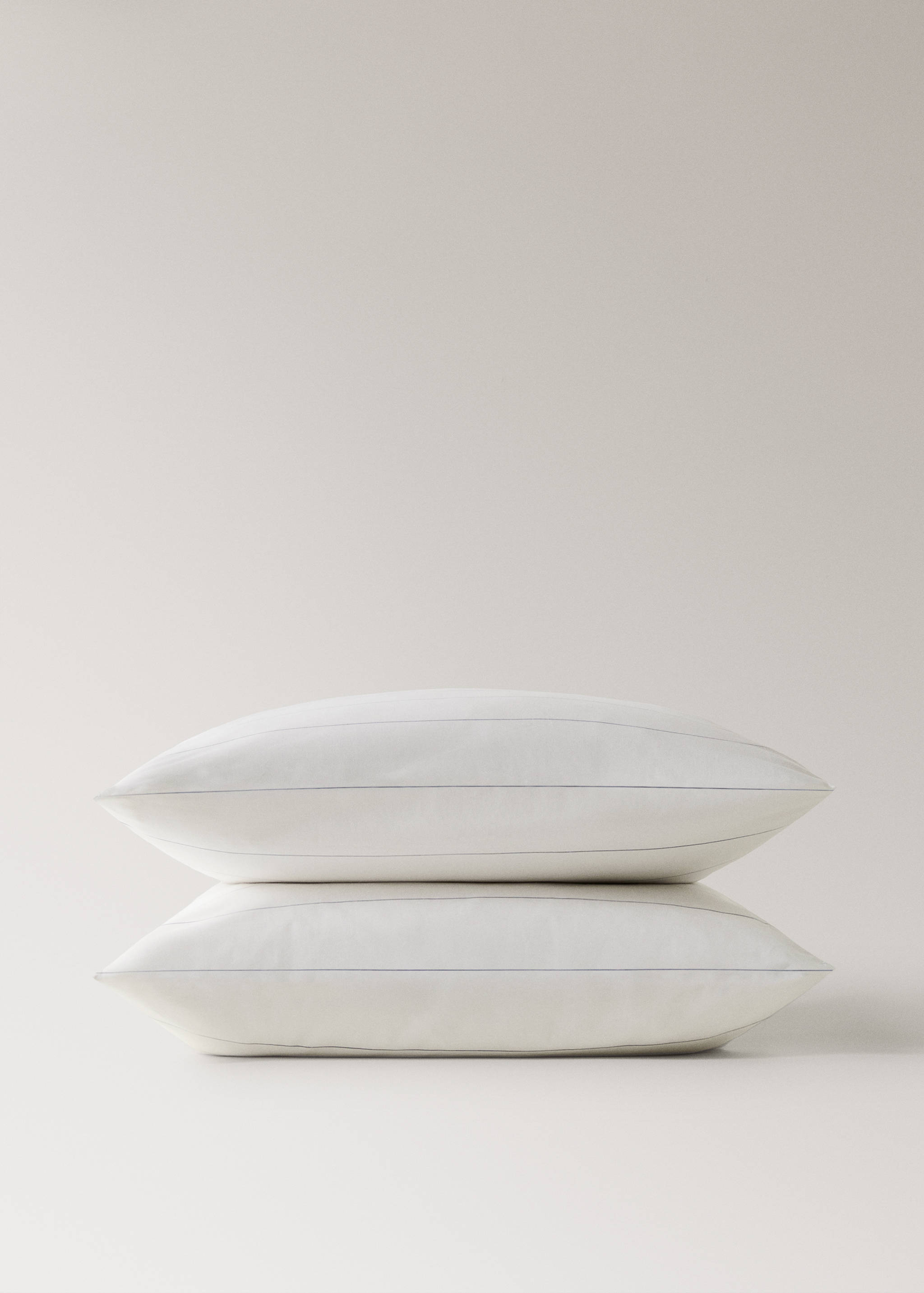 Two 100% cotton reversible striped pillowcases 60x60 cm - Details of the article 1