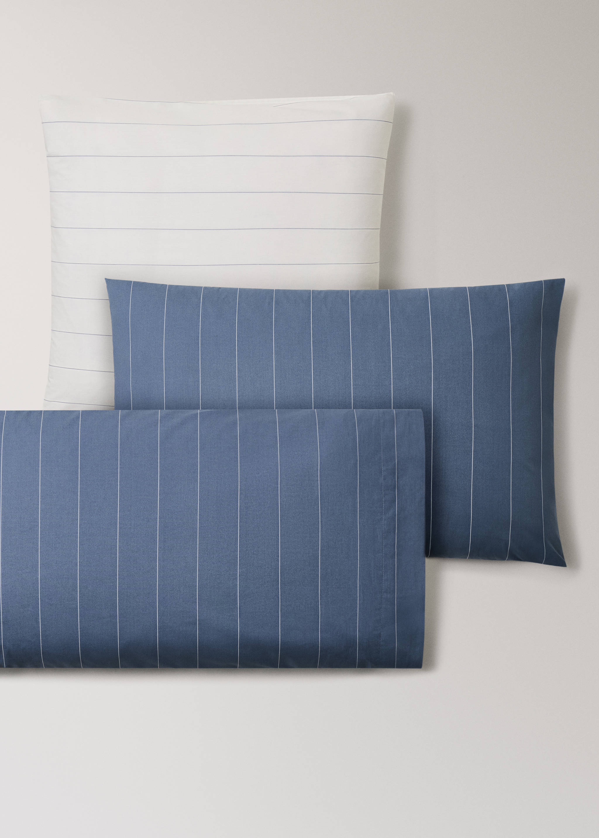 Two 100% cotton reversible striped pillowcases 60x60 cm - Details of the article 4