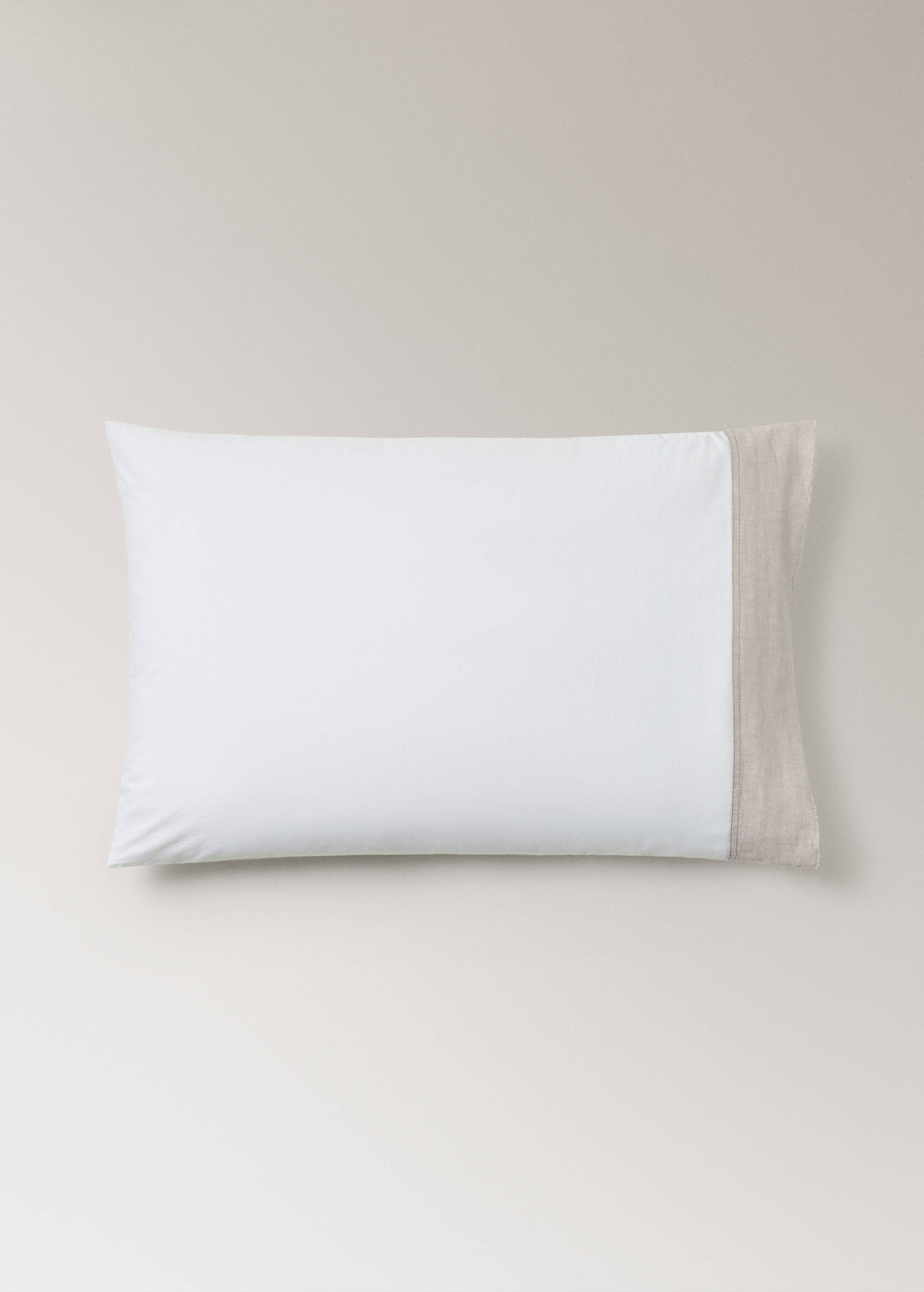 Two washed cotton pillowcases with linen border 50x75cm - Article without model
