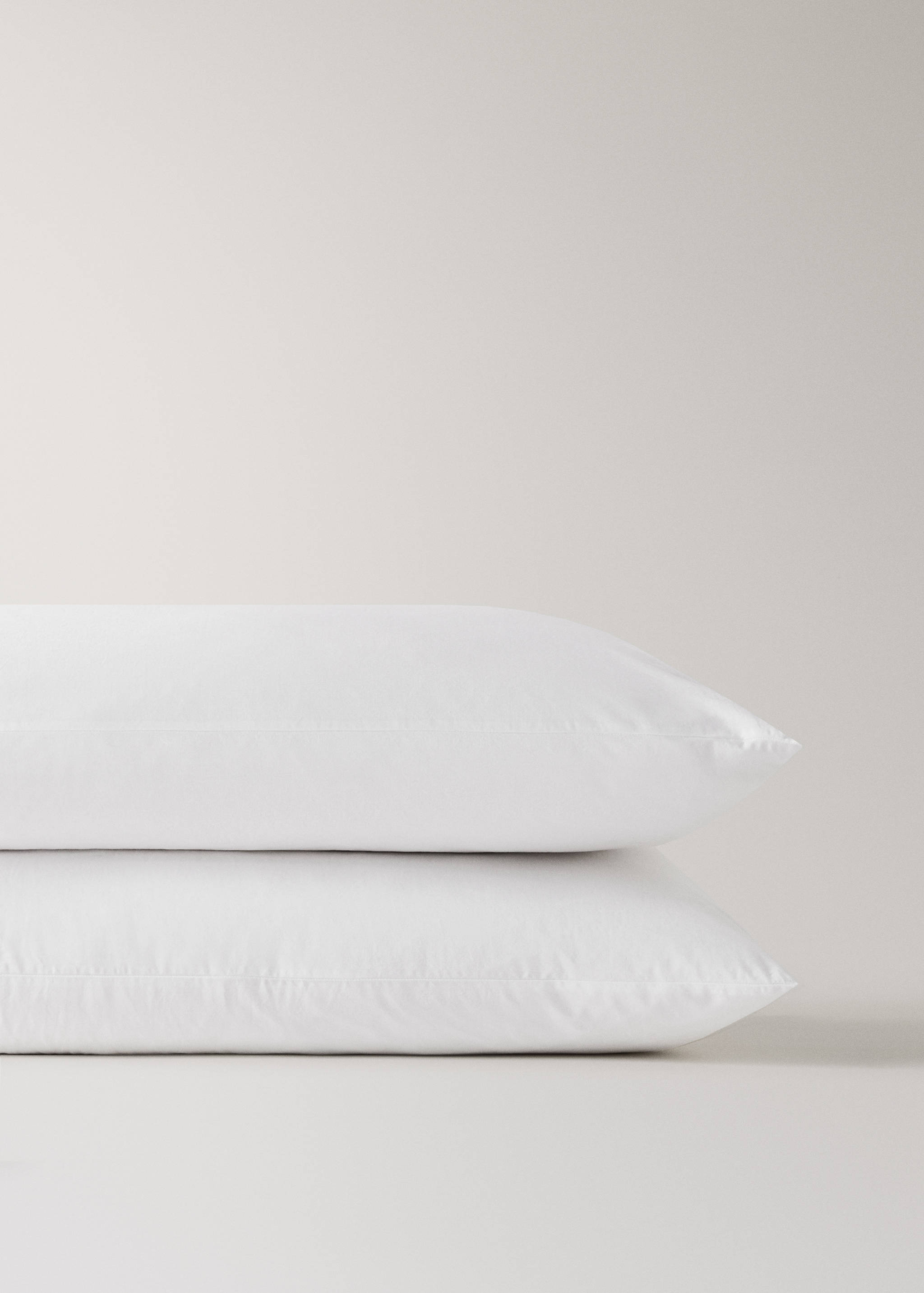 Two washed cotton pillowcases with linen border 50x75cm - Details of the article 1