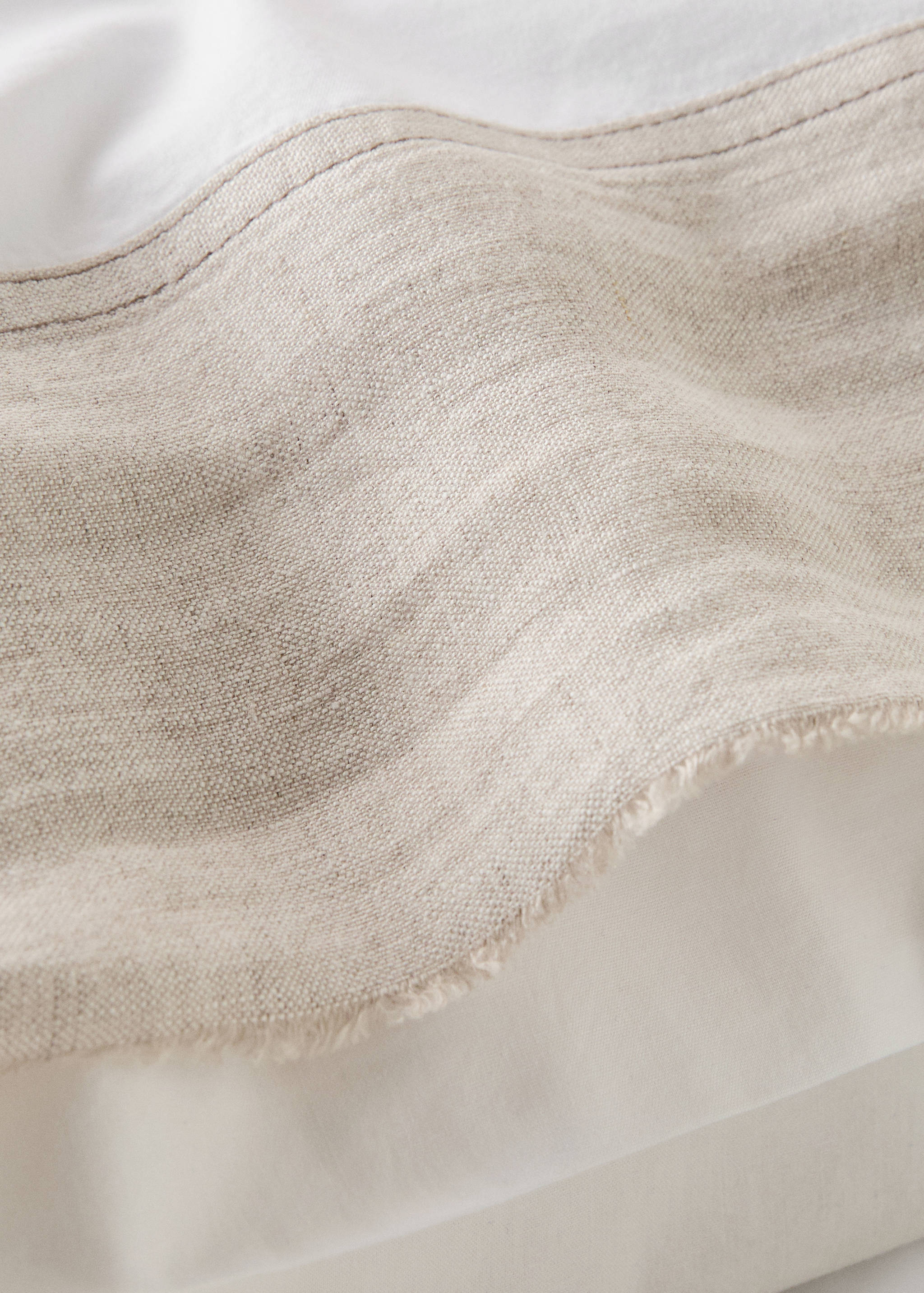 Two washed cotton pillowcases with linen border 50x75cm - Details of the article 2