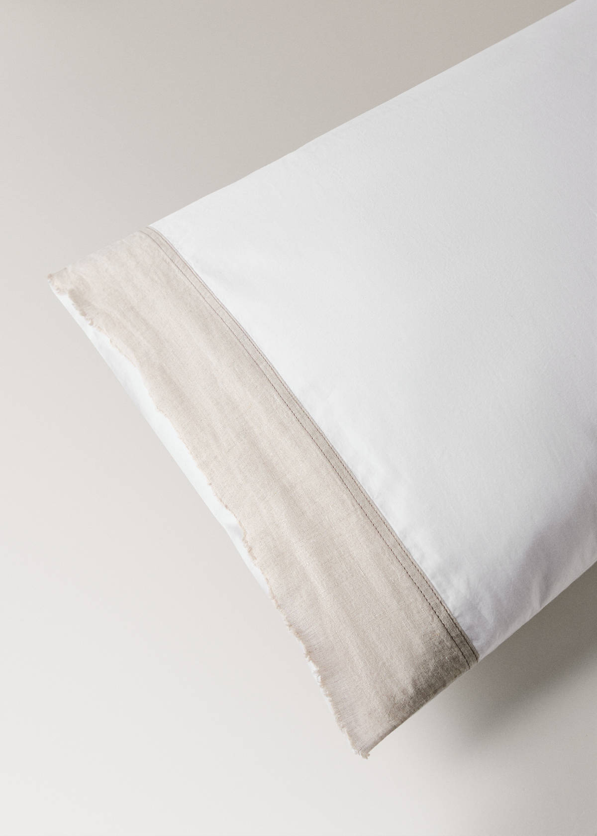 Two washed cotton pillowcases with linen border 50x75cm — Sand