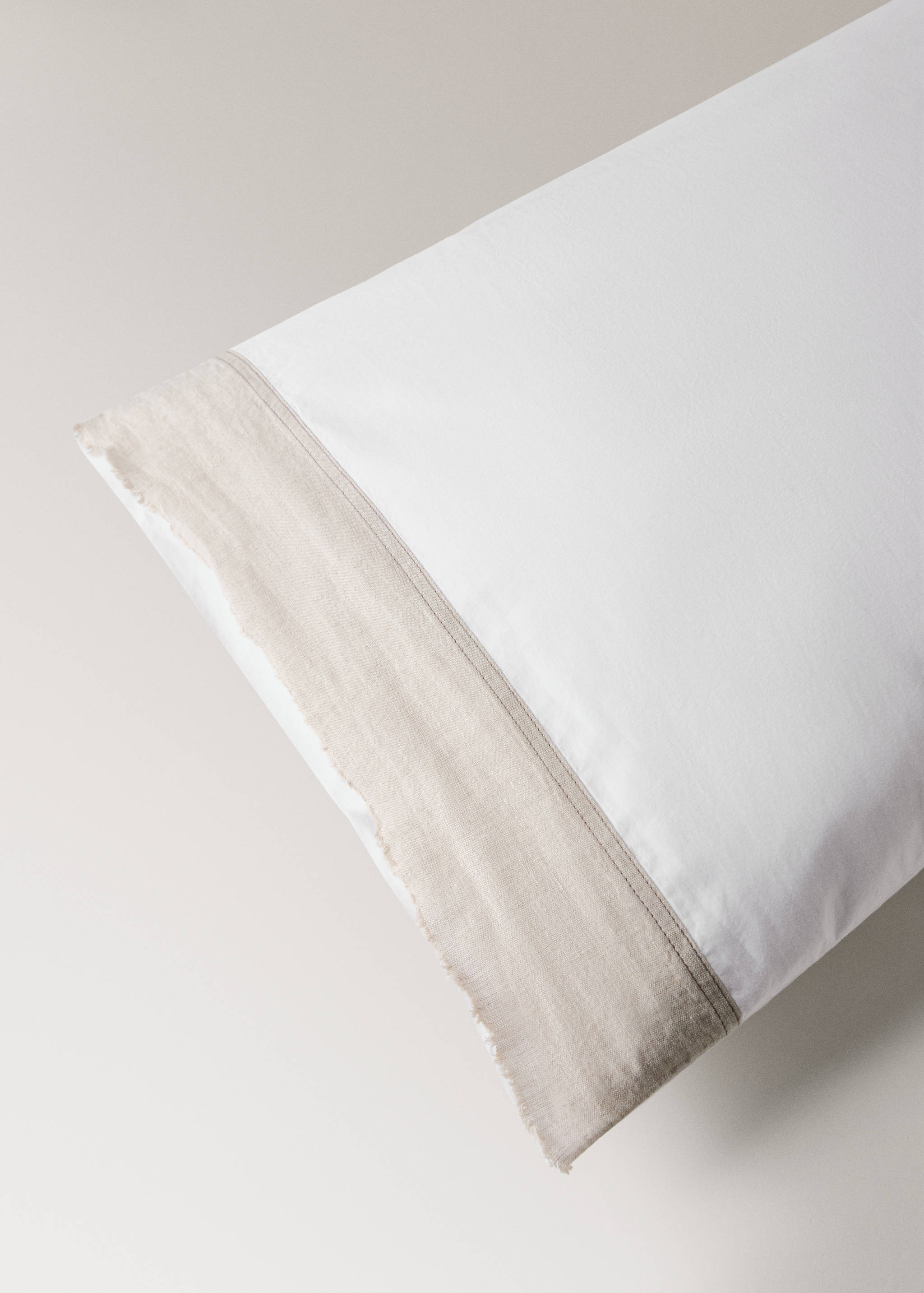 Two washed cotton pillowcases with linen border 50x75cm - Details of the article 3