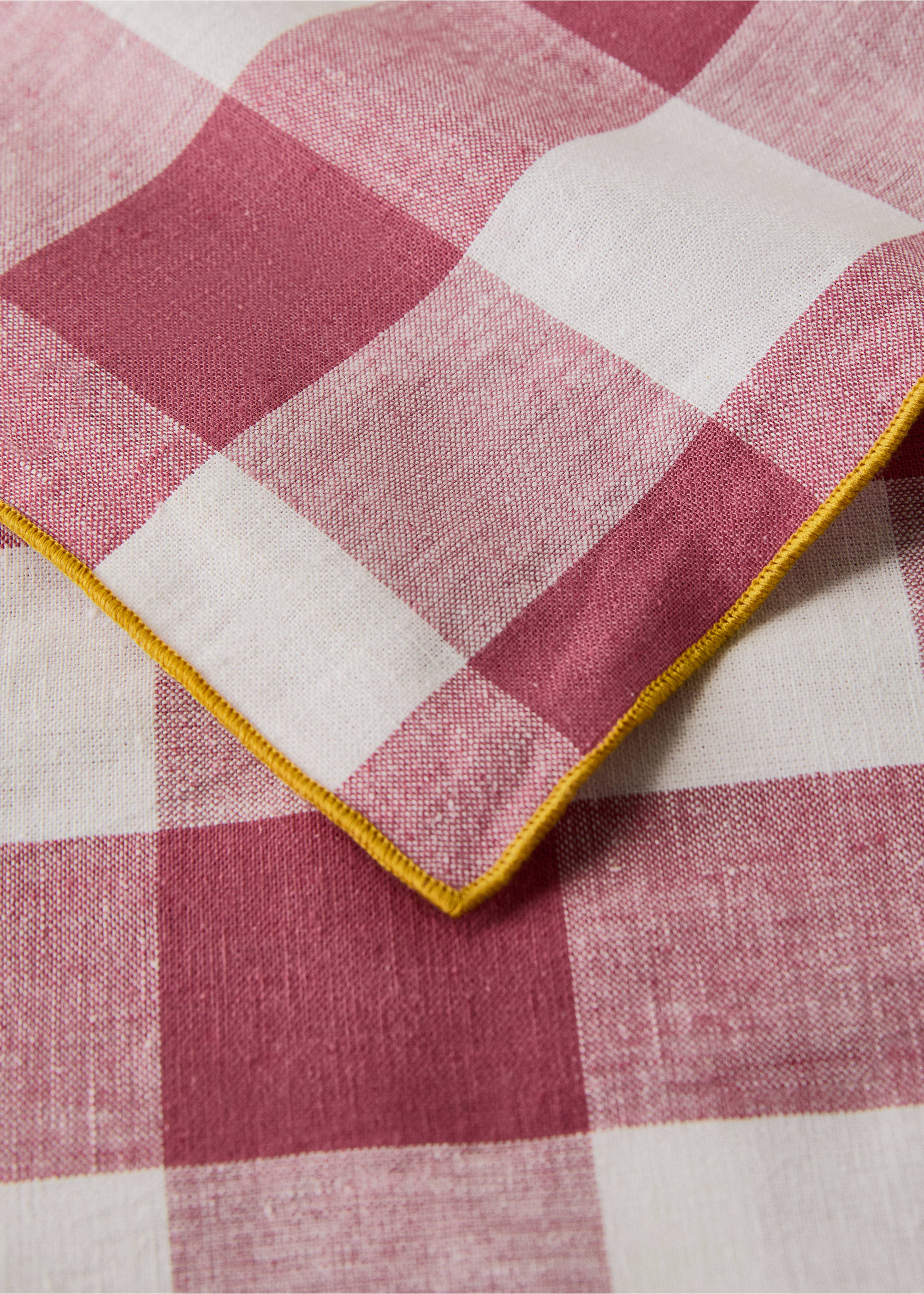 Cotton linen gingham tablecloth for 8 to 10 guests - Details of the article 2, Pink. Ref: 27023292-00.