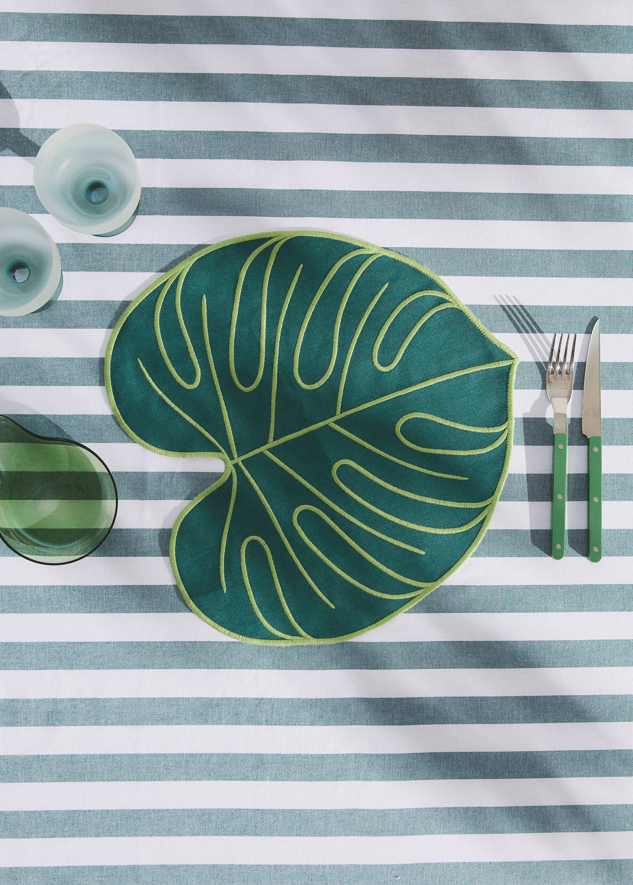 Resin-coated linen leaf placemat - General plane
