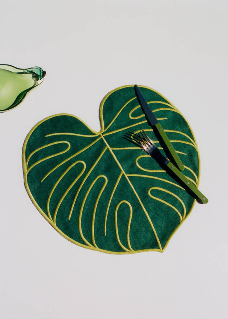 Resin-coated linen leaf placemat — Green