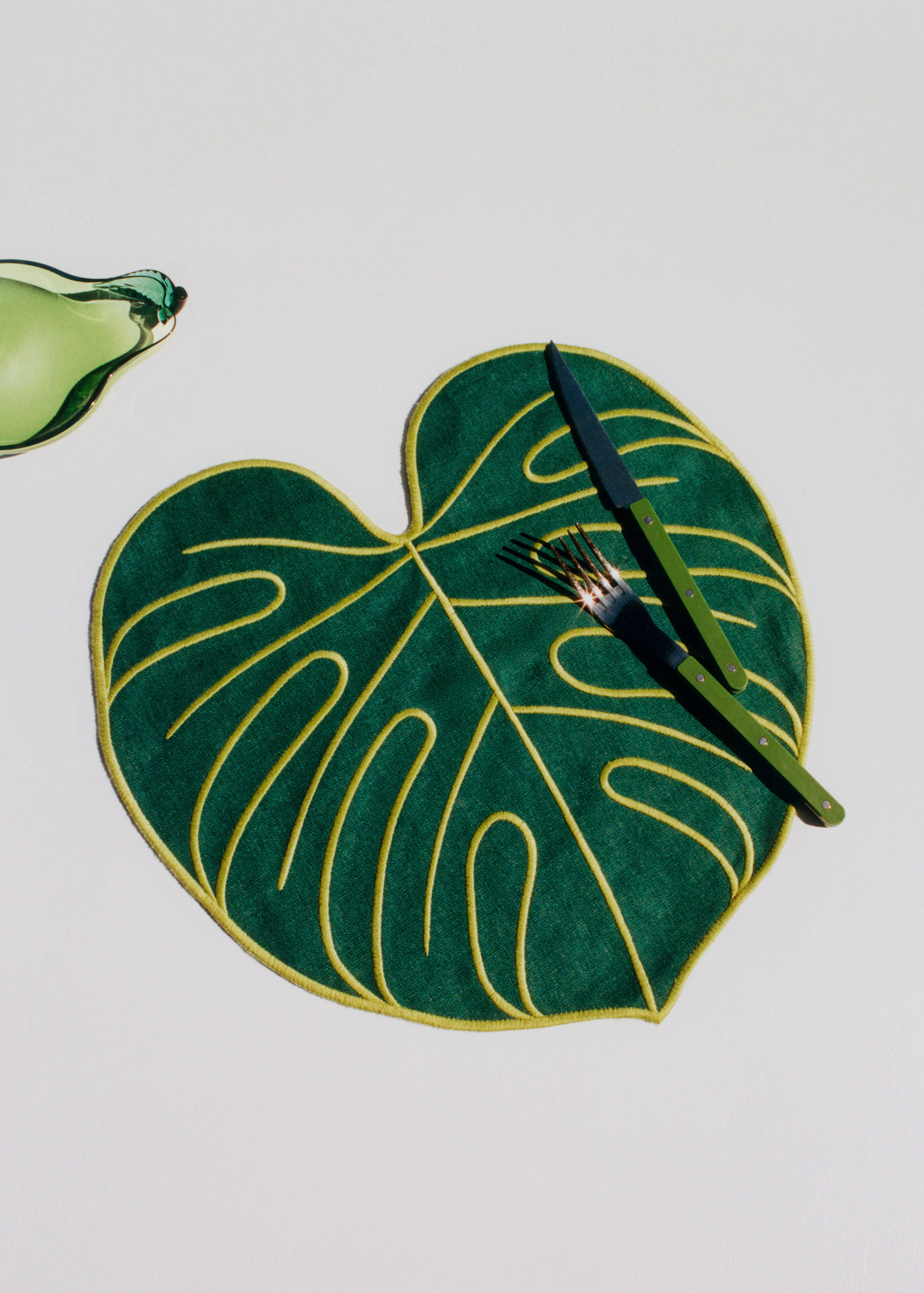 Resin-coated linen leaf placemat - Details of the article 5