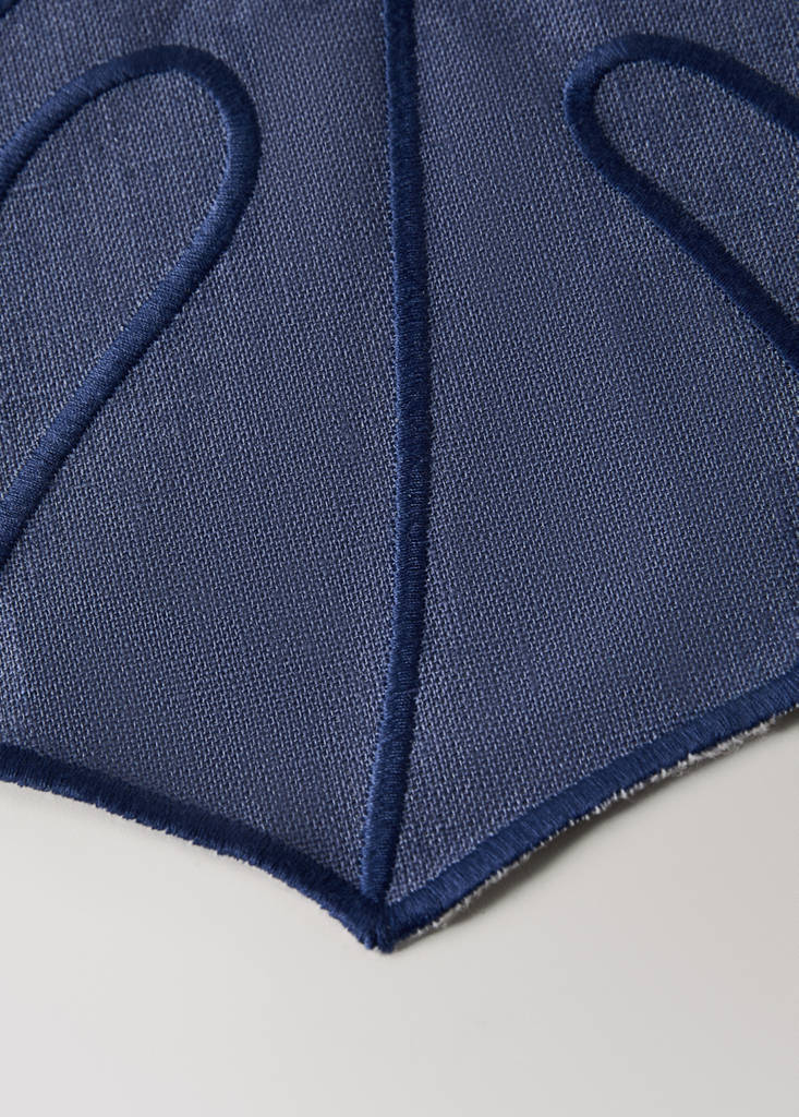 Resin-coated linen leaf placemat — Blue