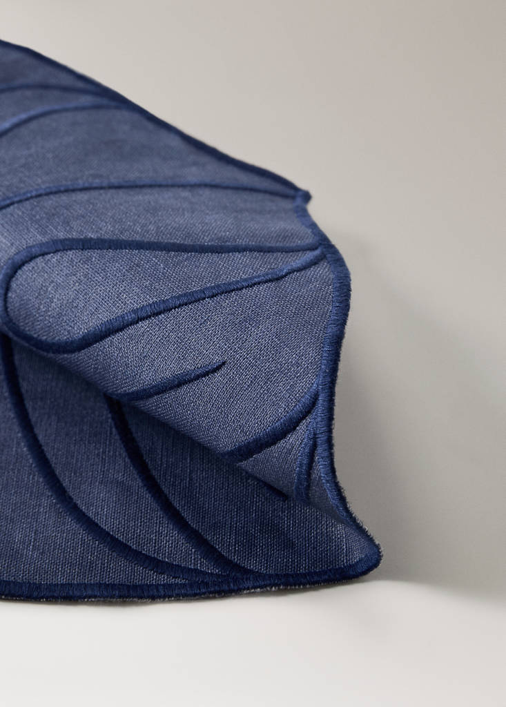 Resin-coated linen leaf placemat — Blue