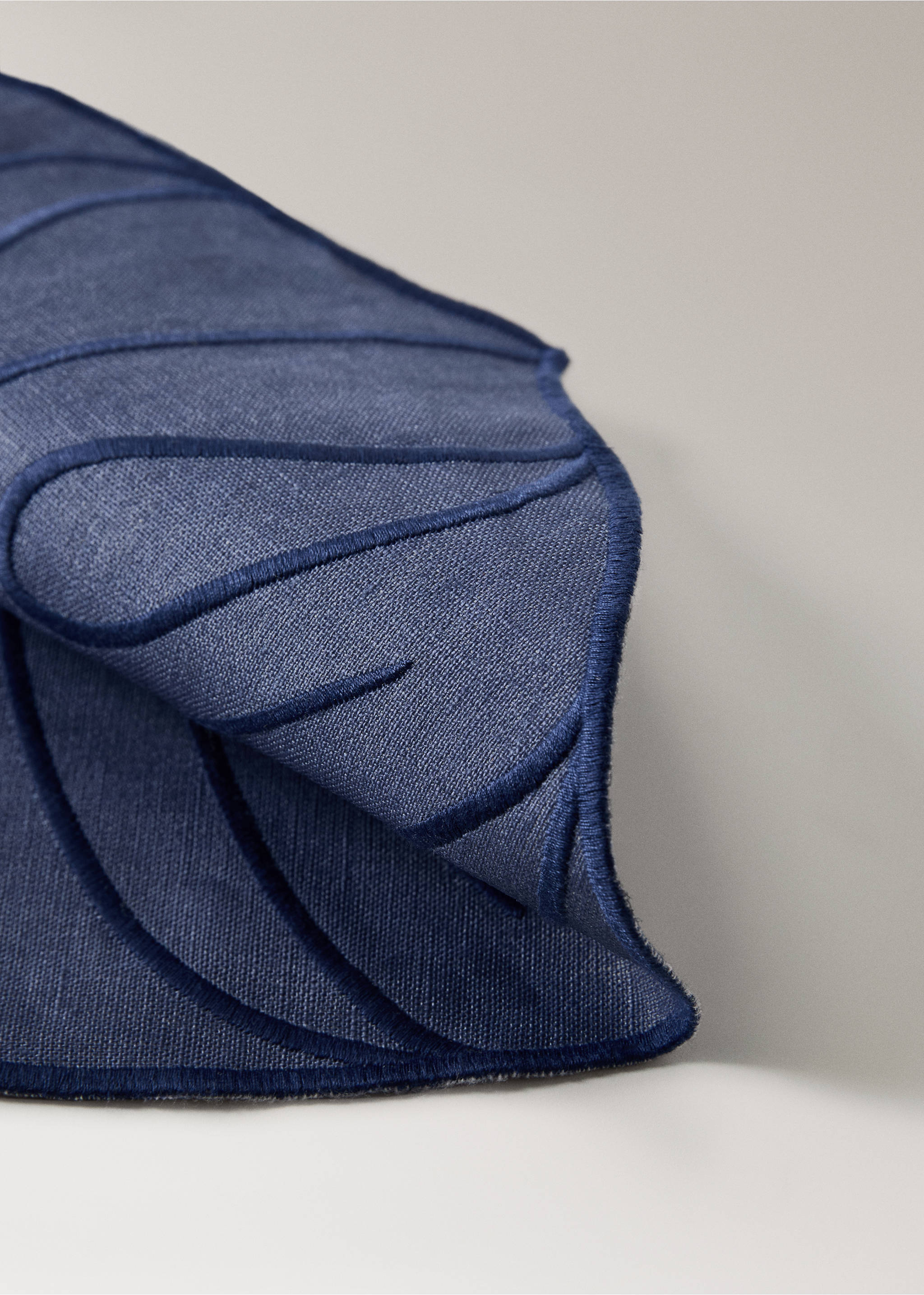 Set de table en lin enduit feuille - Détail de l'article 2, Bleu. Ref: 27023293-00.