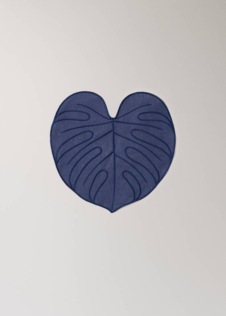 Resin-coated linen leaf placemat — Blue