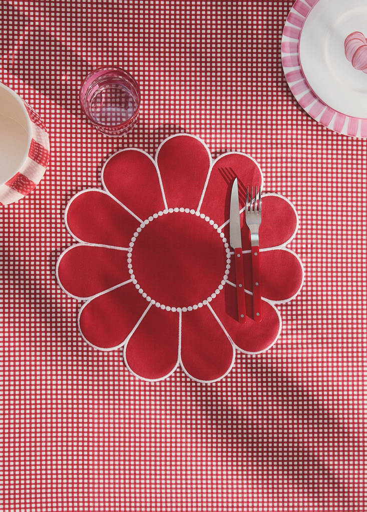 Resin-coated linen floral placemat — Coral Red