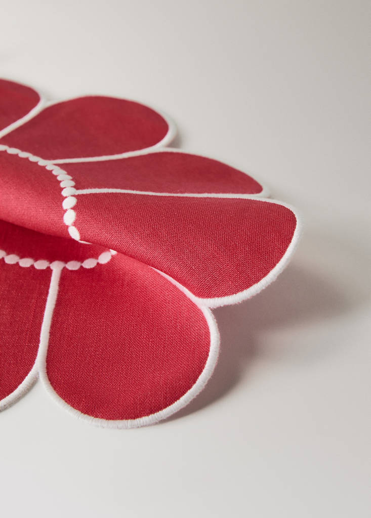 Resin-coated linen floral placemat — Coral Red