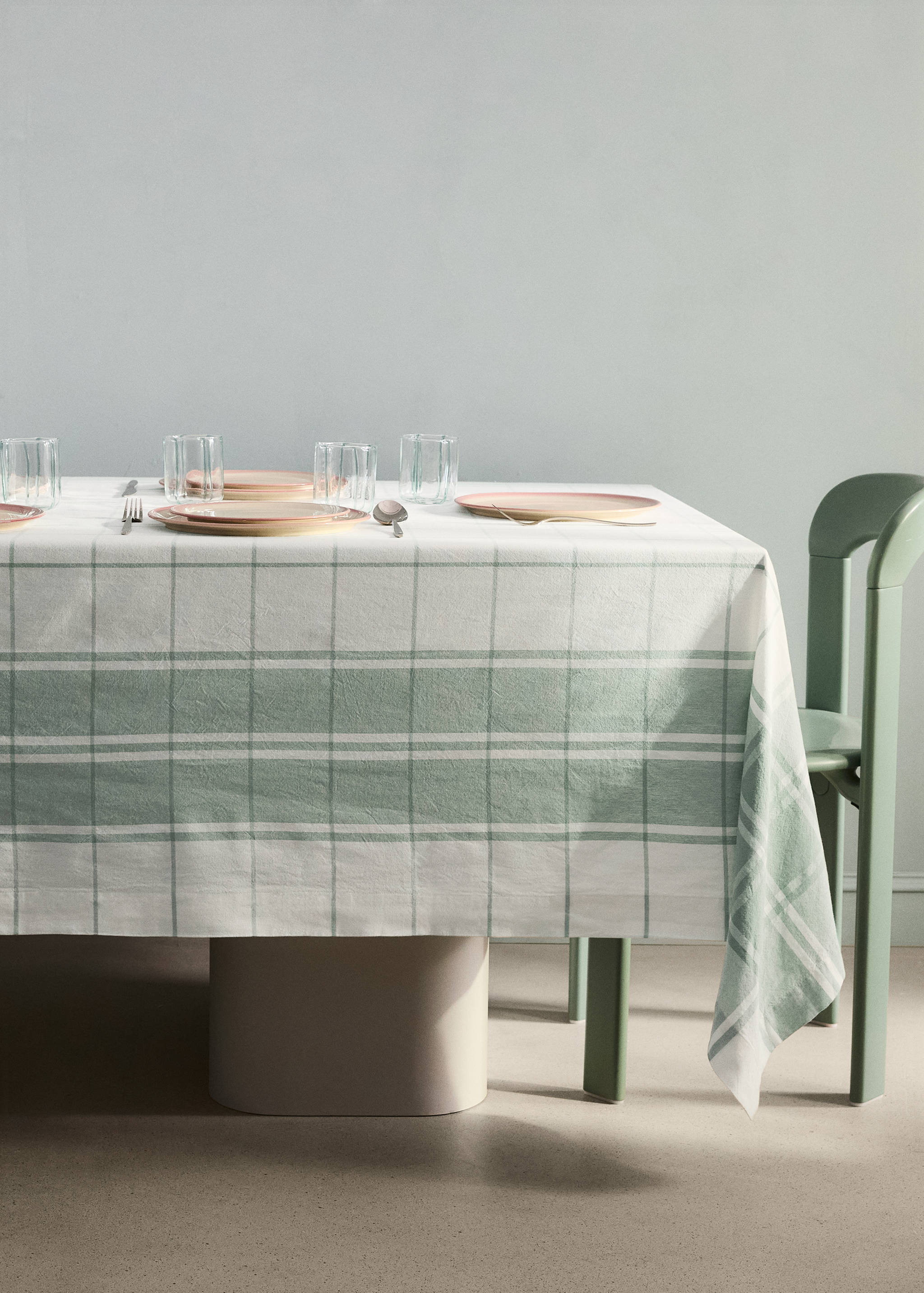 100% cotton tablecloth with contrasting stripes for 8 to 10 guests - General plane