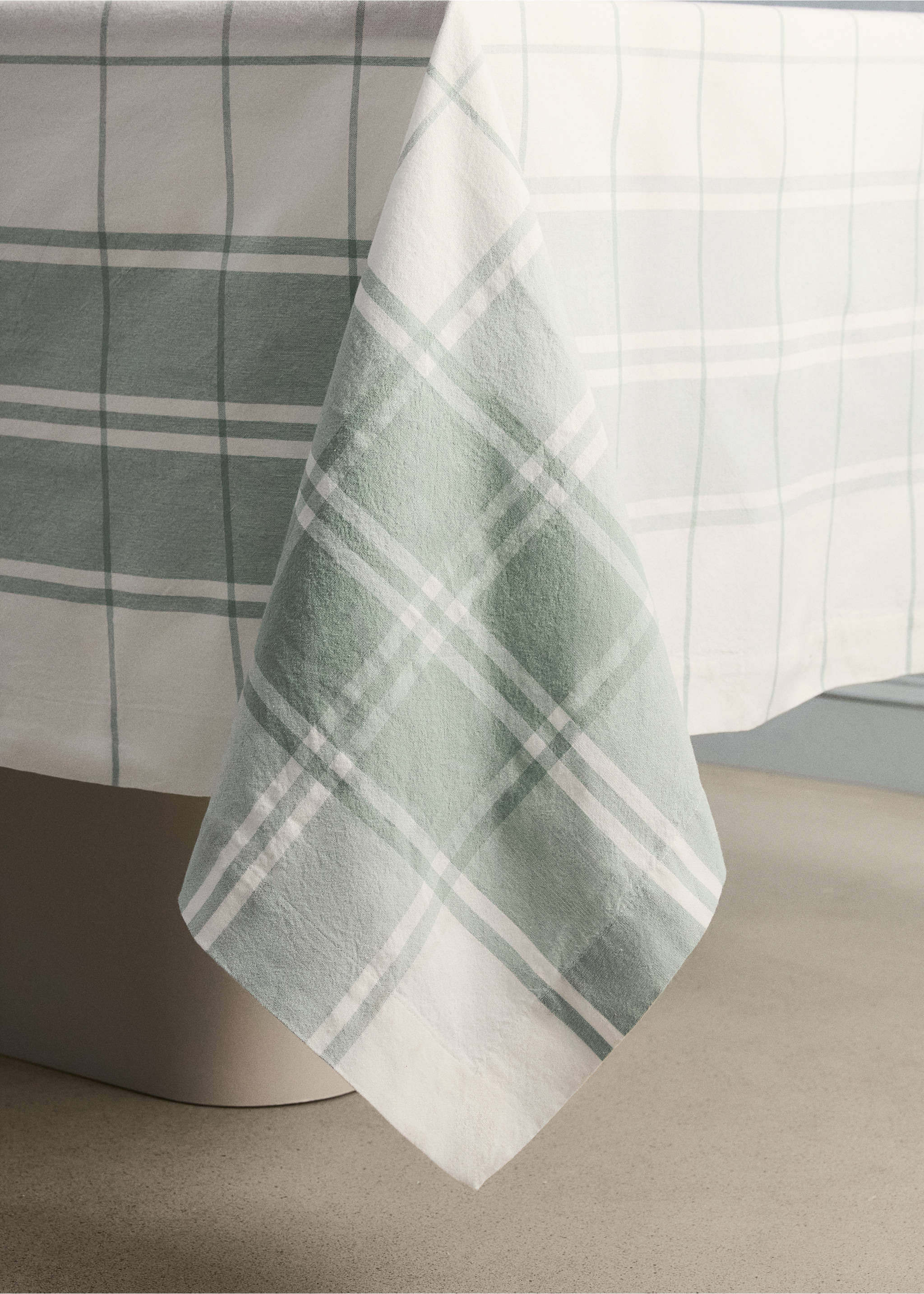 Nappe 100 % coton à carreaux fil teint pour 8 à 10 convives - Détail de l'article 8, Vert menthe. Ref: 27023295-00.