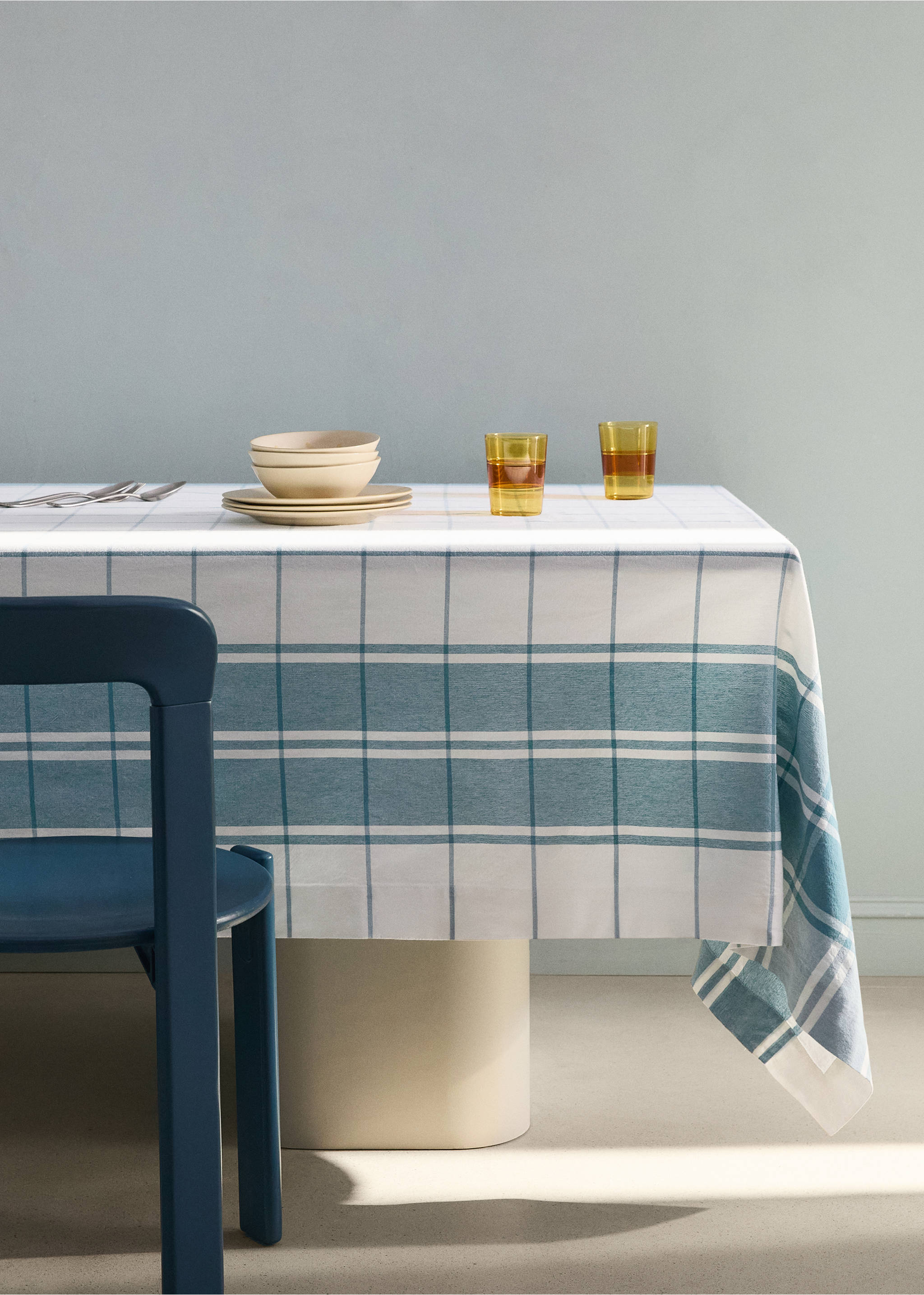 100% cotton contrast check tablecloth for 8 to 10 guests - General plane, Blue. Ref: 27023295-00.