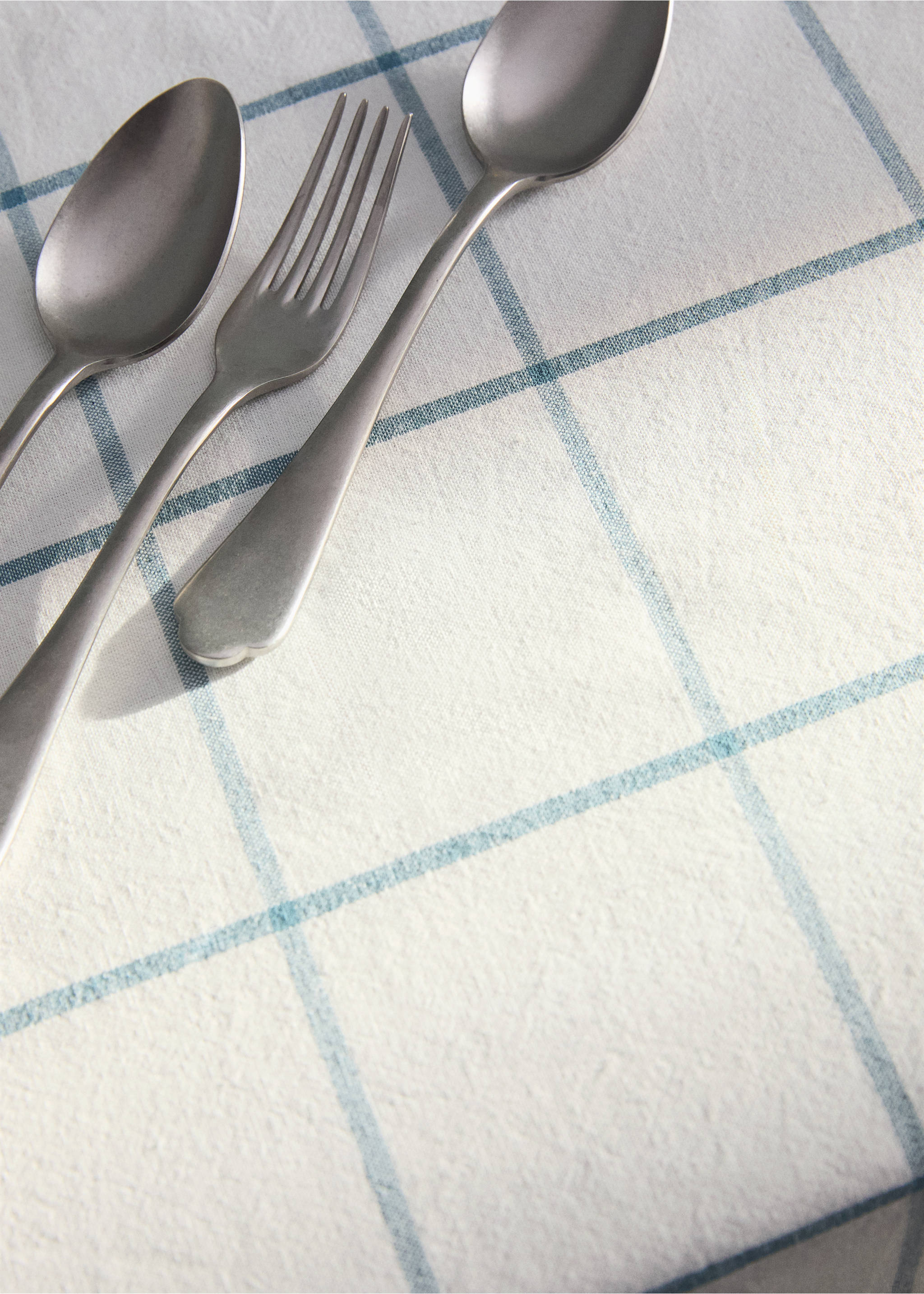 100% cotton contrast check tablecloth for 8 to 10 guests - Details of the article 7, Blue. Ref: 27023295-00.