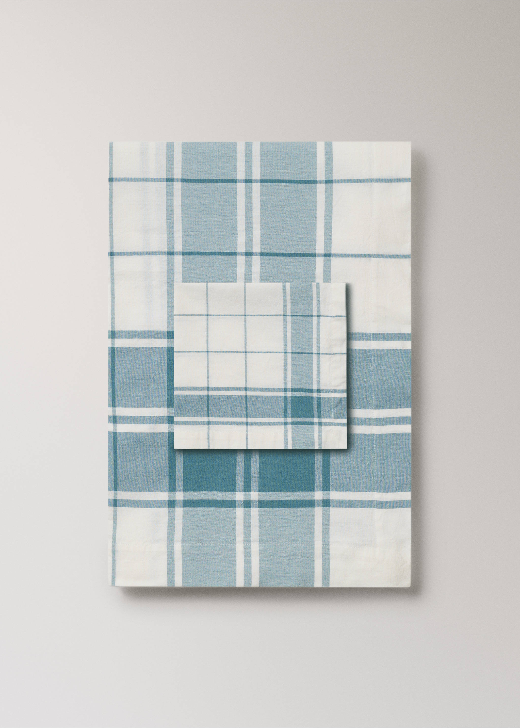 100% cotton contrast check tablecloth for 8 to 10 guests - Details of the article 3, Blue. Ref: 27023295-00.