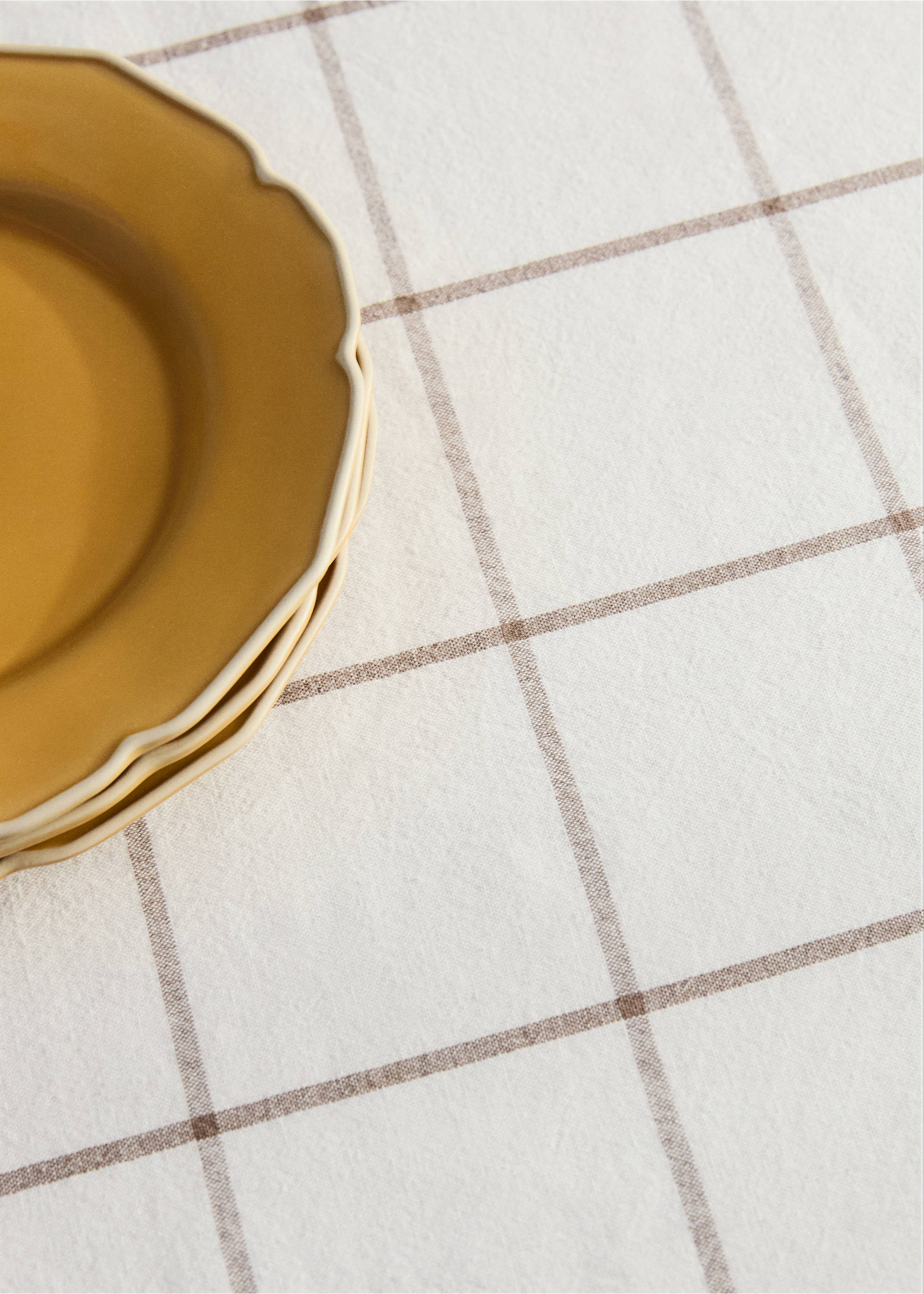 100% cotton tablecloth with contrasting stripe for 8 to 10 diners - Details of the article 7, Light/Pastel Brown. Ref: 27023295-00.