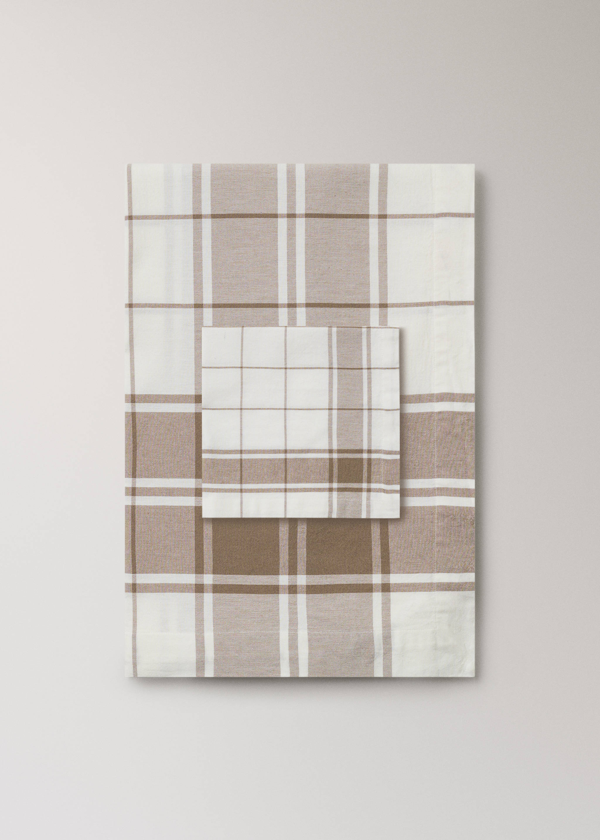 100% cotton tablecloth with contrasting stripes for 8 to 10 guests - Details of the article 3