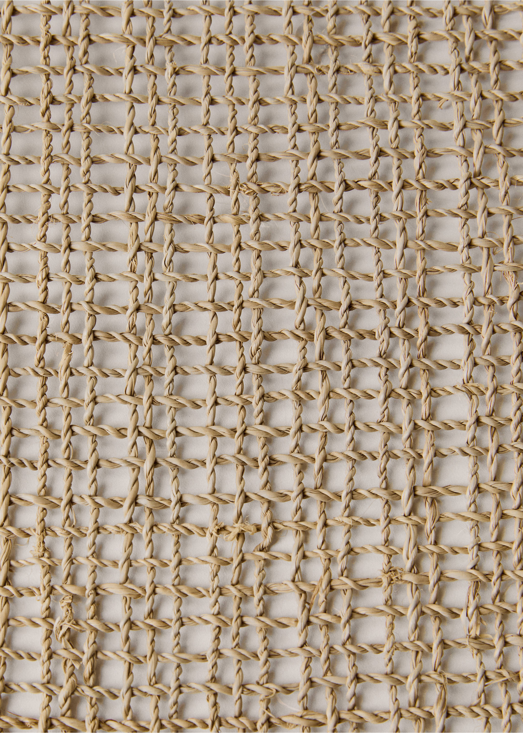Palm fibre table mats with fringes - Details of the article 2, Light/Pastel Brown. Ref: 27023297-00.