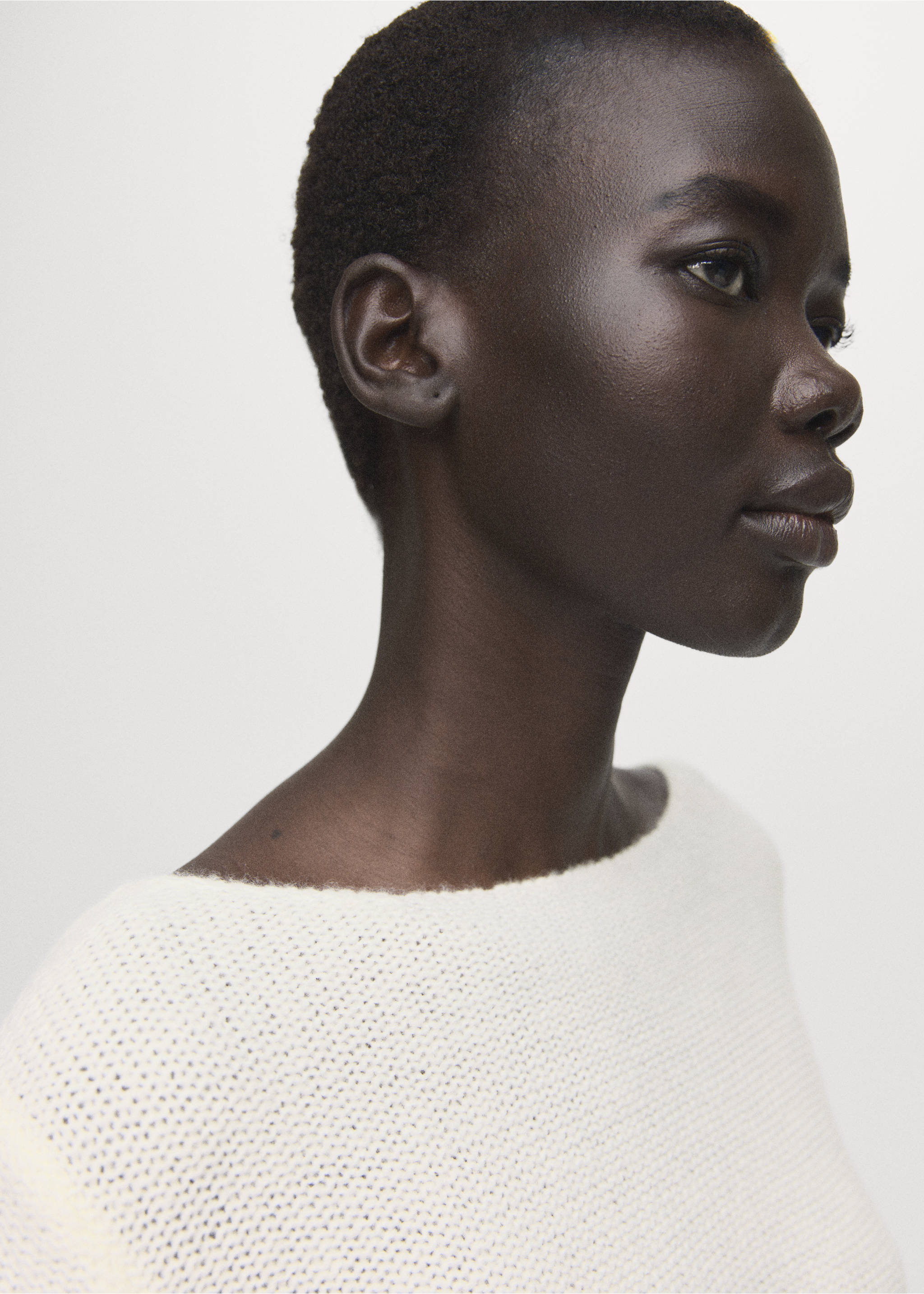 Knitted sweater with seams - Details of the article 1, Ecru. Ref: 27023302-00.