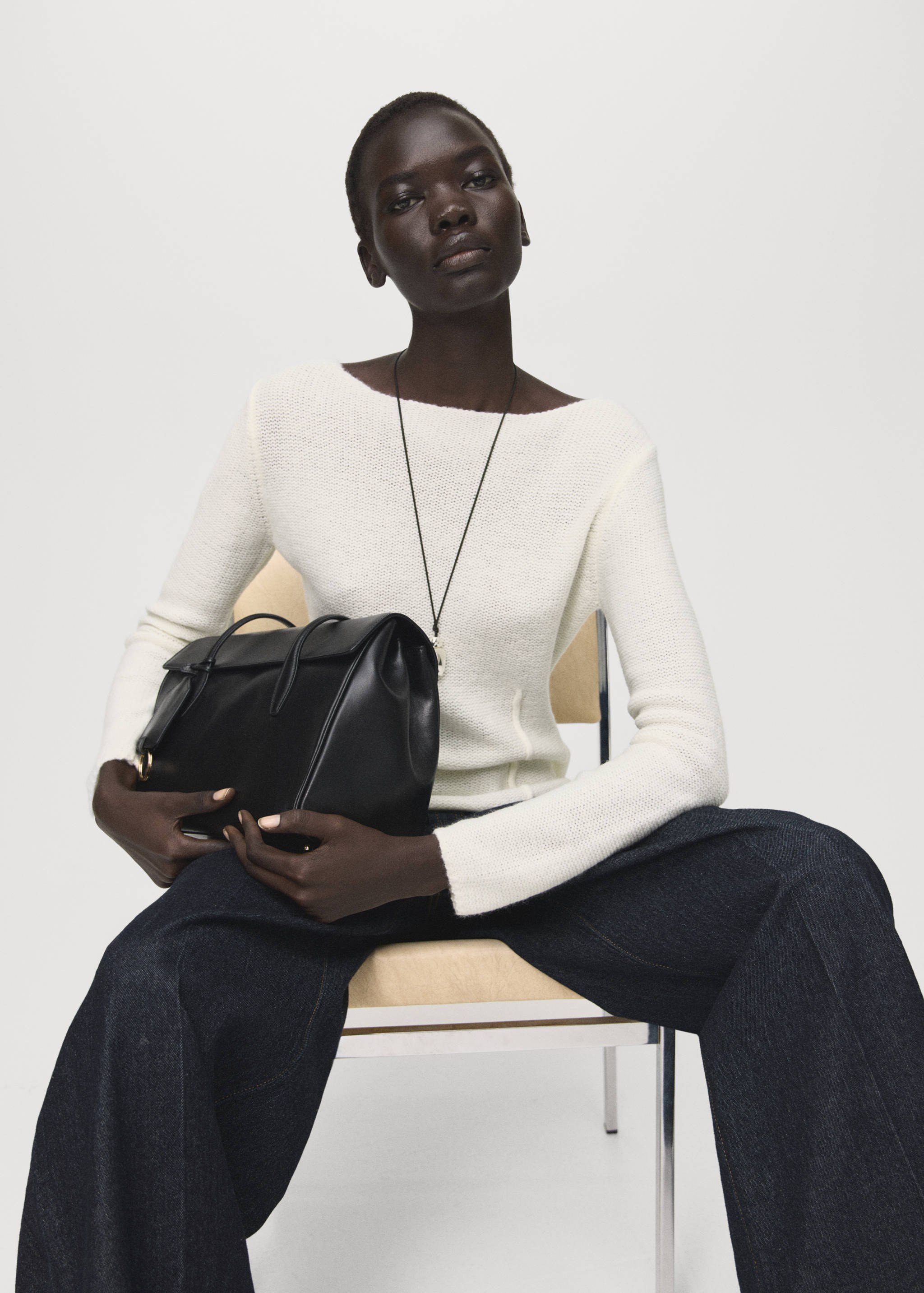 Knitted sweater with seams - Details of the article 2