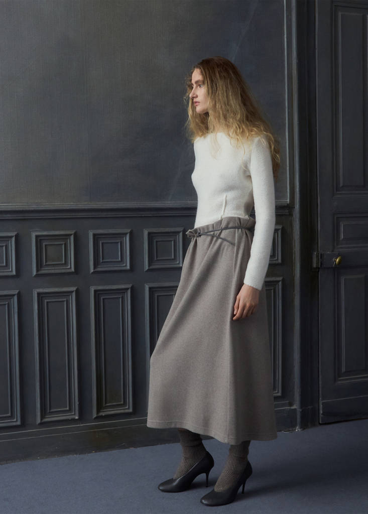 Knitted sweater with seams — Ecru