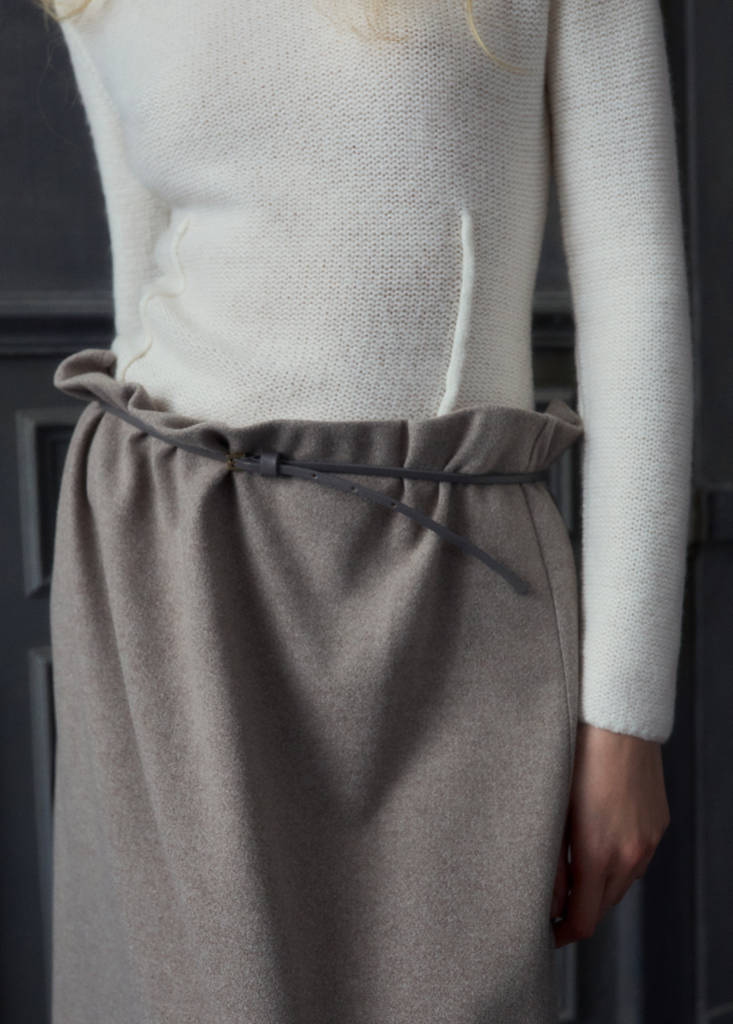 Knitted sweater with seams — Ecru