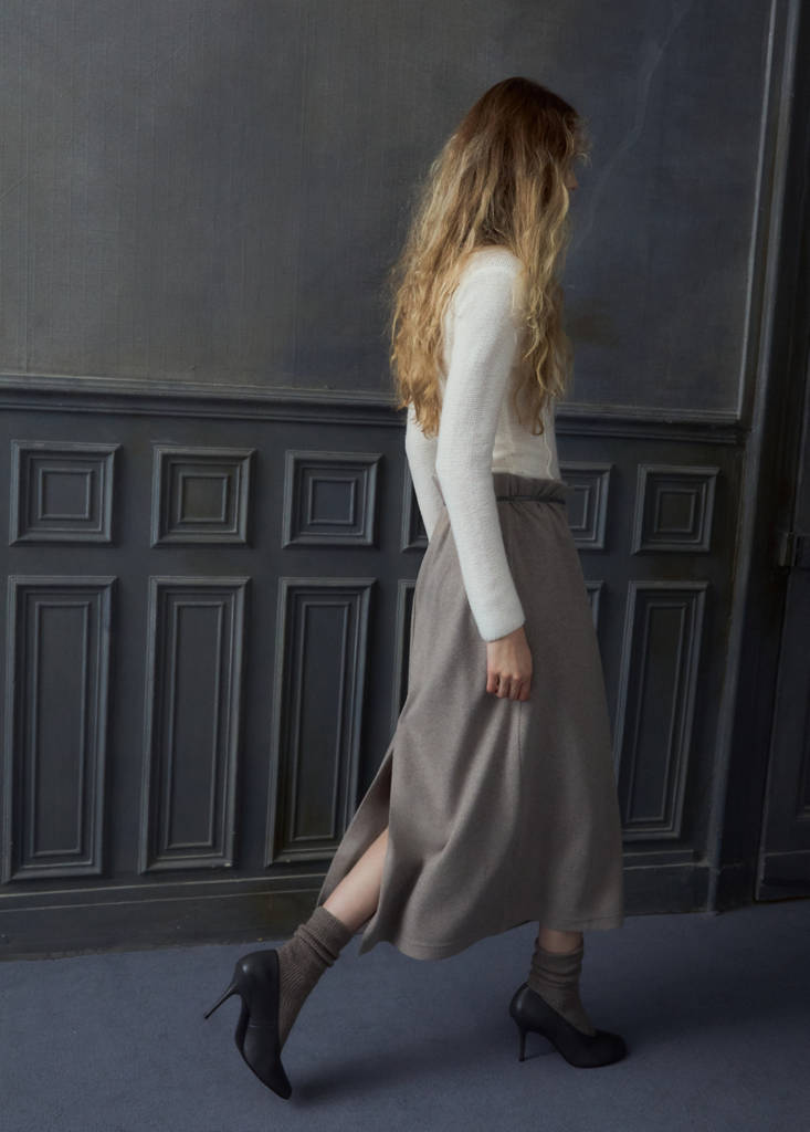 Knitted sweater with seams — Ecru
