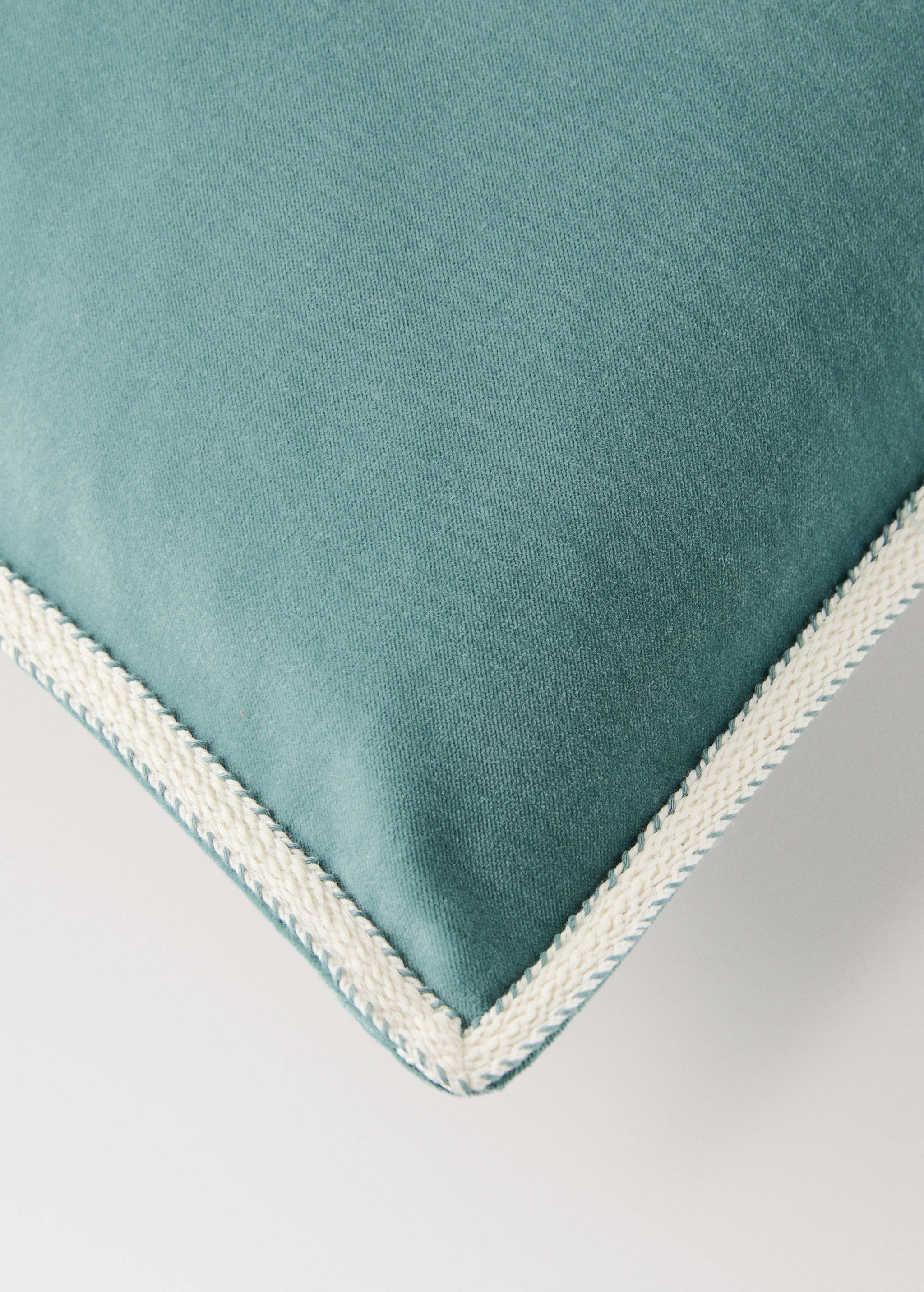 Μαξιλαροθήκη βελούδο με λεπτομέρεια κορδέλα 50x50 εκ - Λεπτομέρεια του προϊόντος 1