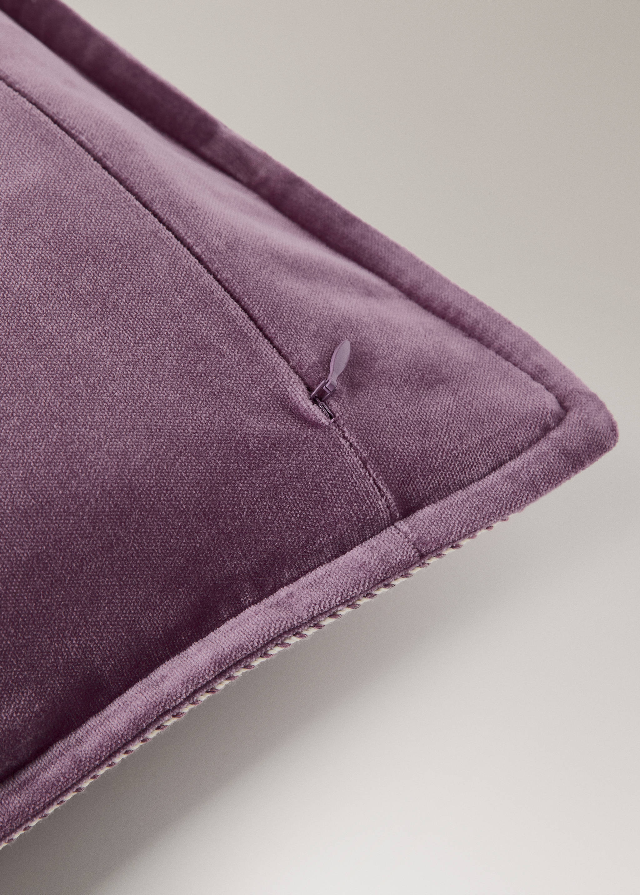 Μαξιλαροθήκη βελούδο με λεπτομέρεια κορδέλα 50x50 εκ - Λεπτομέρεια του προϊόντος 2