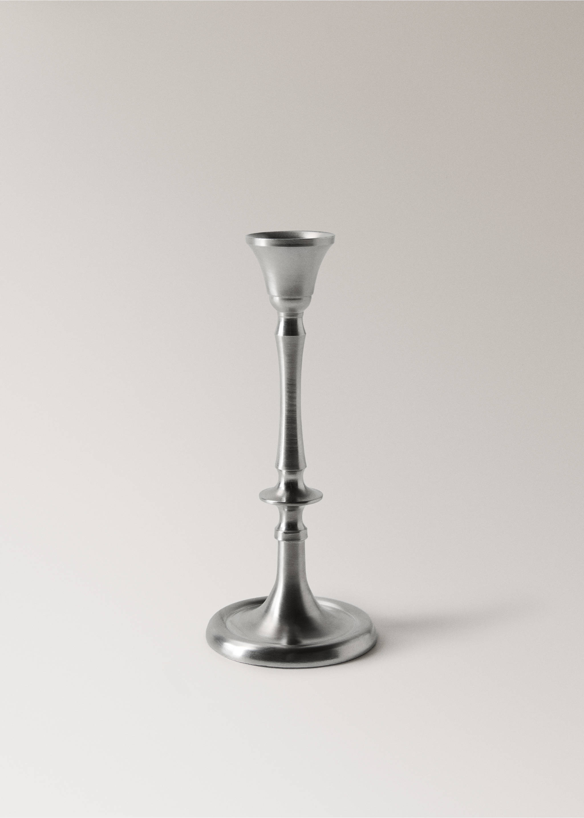 Tall metal candelabra - Article without model, Silver. Ref: 27023309-00.