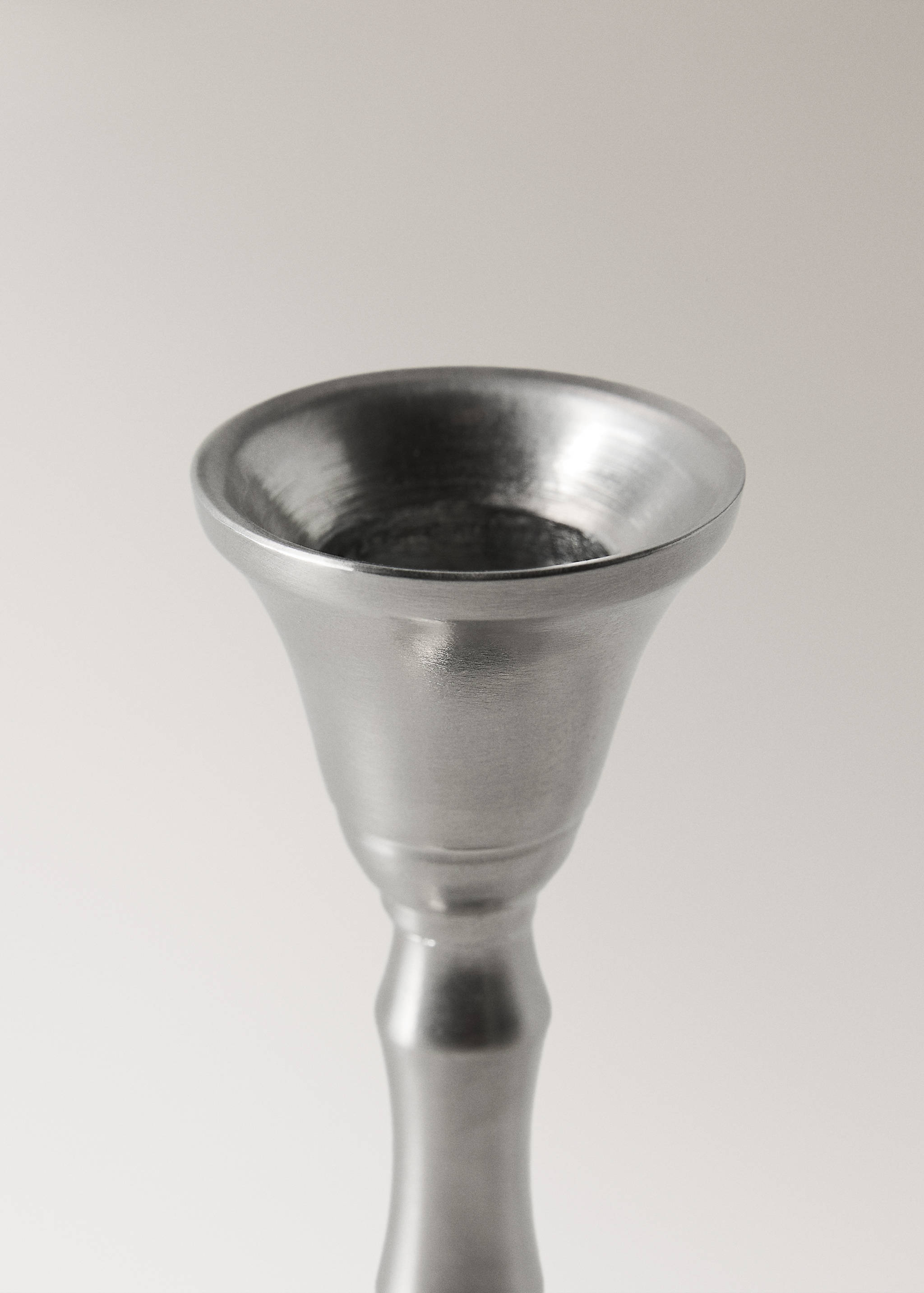 Low metal candelabra - Details of the article 1