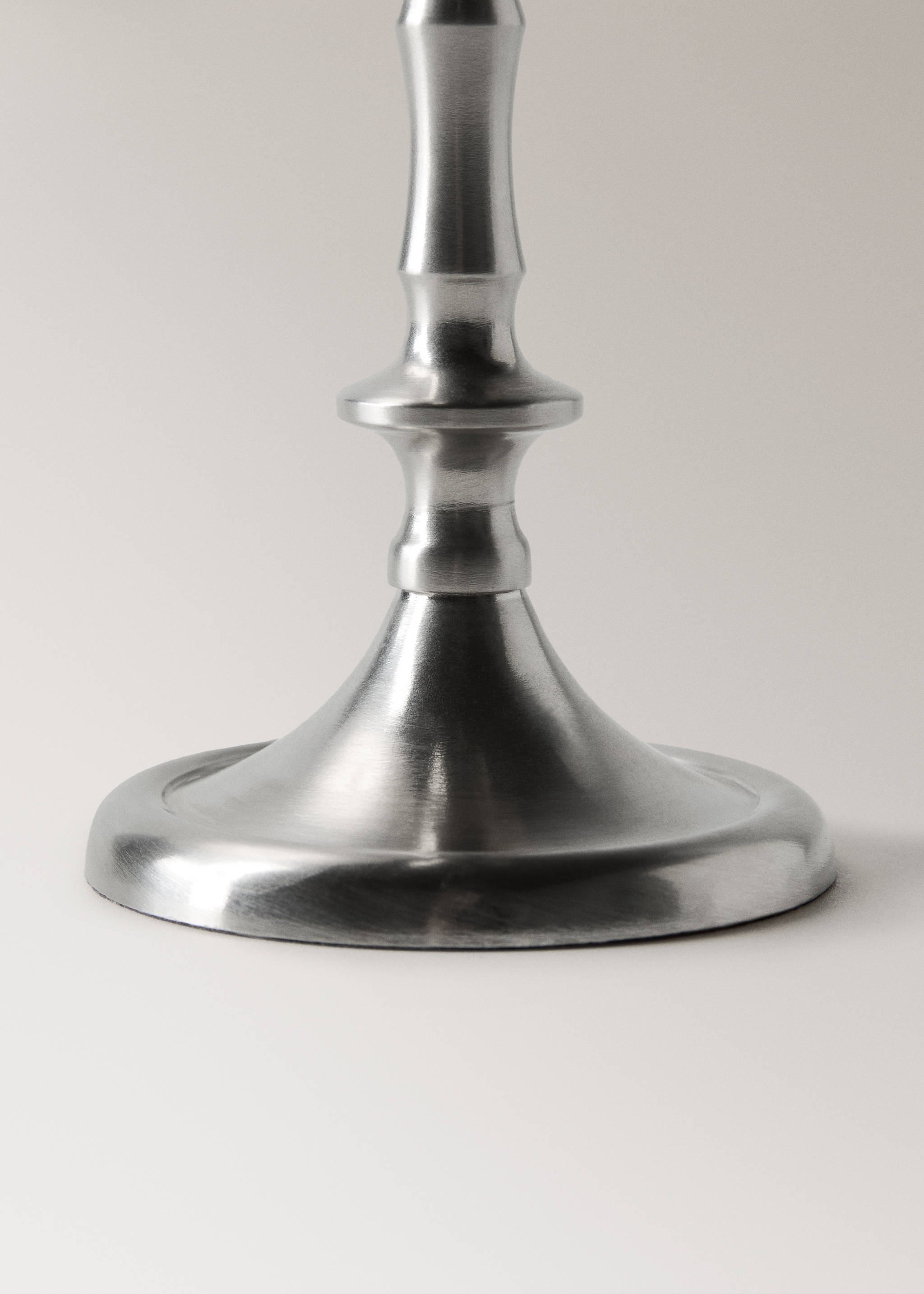 Low metal candelabra - Details of the article 2