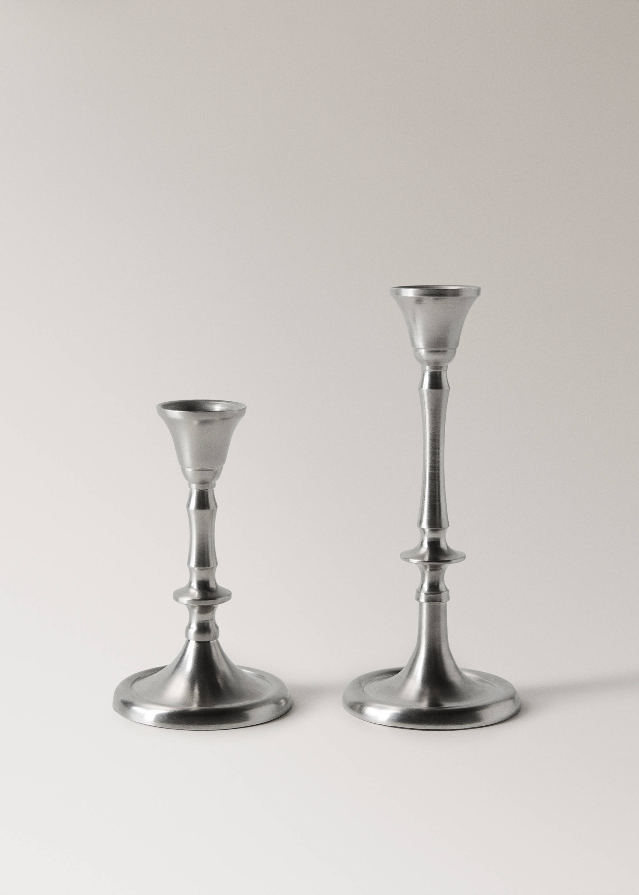 Low metal candelabra - Details of the article 3