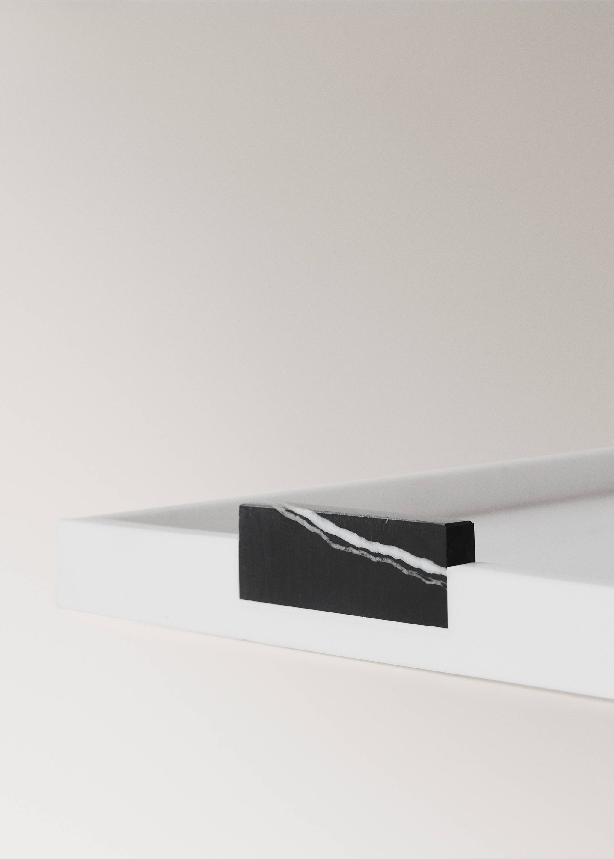 Bandeja decorativa de mármore bicolor - Pormenor do artigo 2, Branco. Ref: 27023311-00.