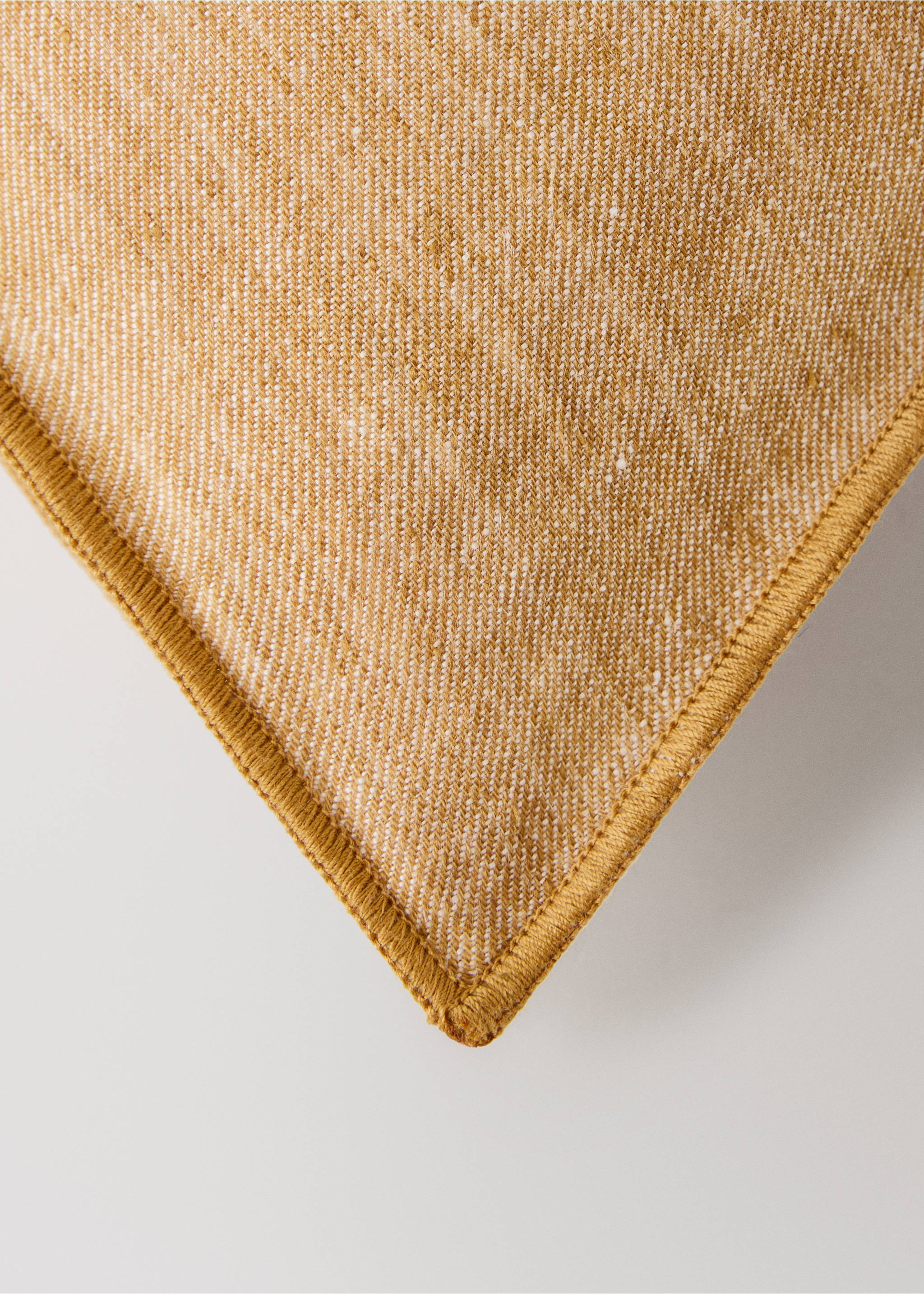 Linen cushion cover with overlock detail 40x60 cm - Details of the article 1, Yellow. Ref: 27023319-00.