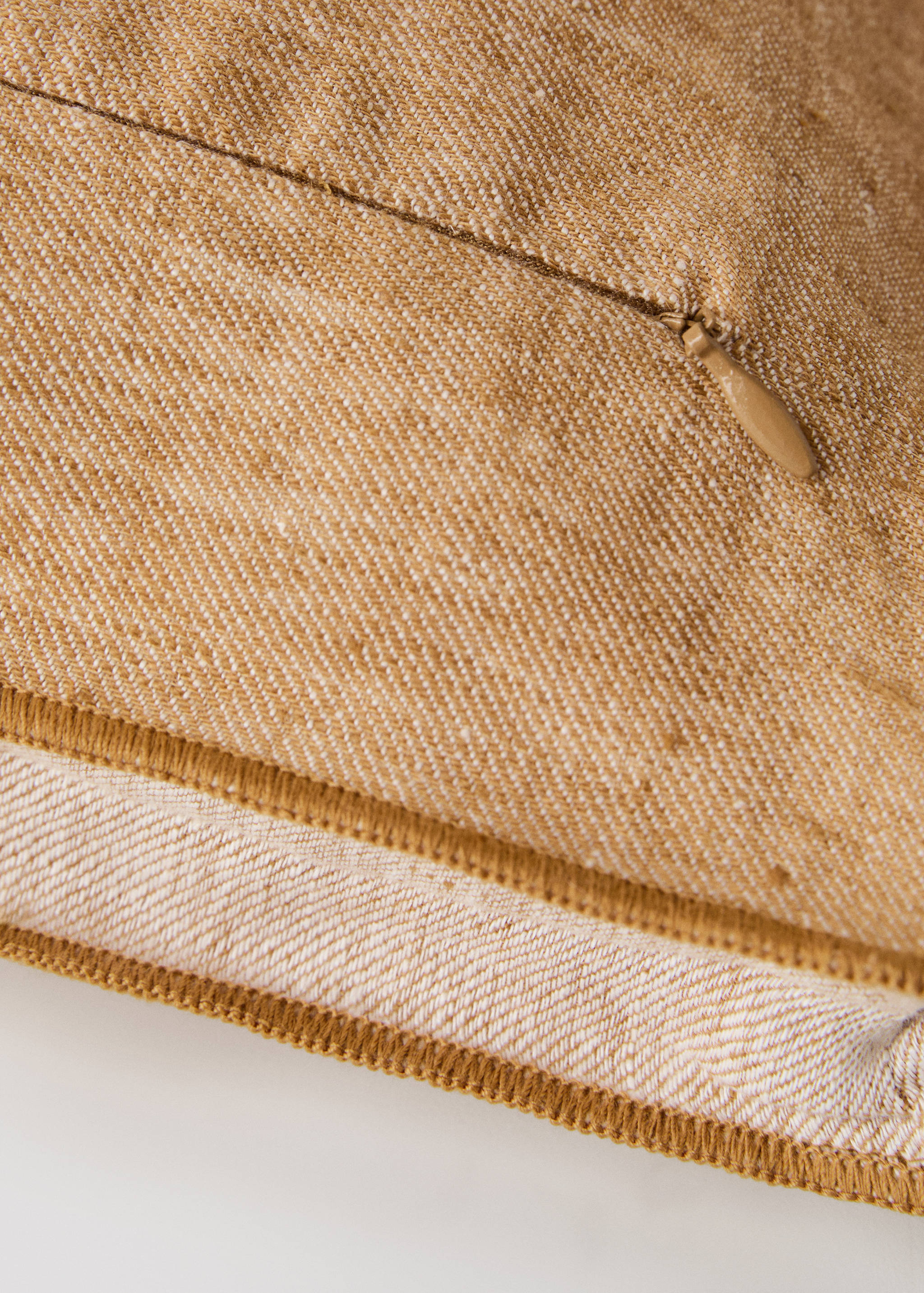 Housse de coussin en lin avec détail overlock 40x60 cm - Détail de l'article 2